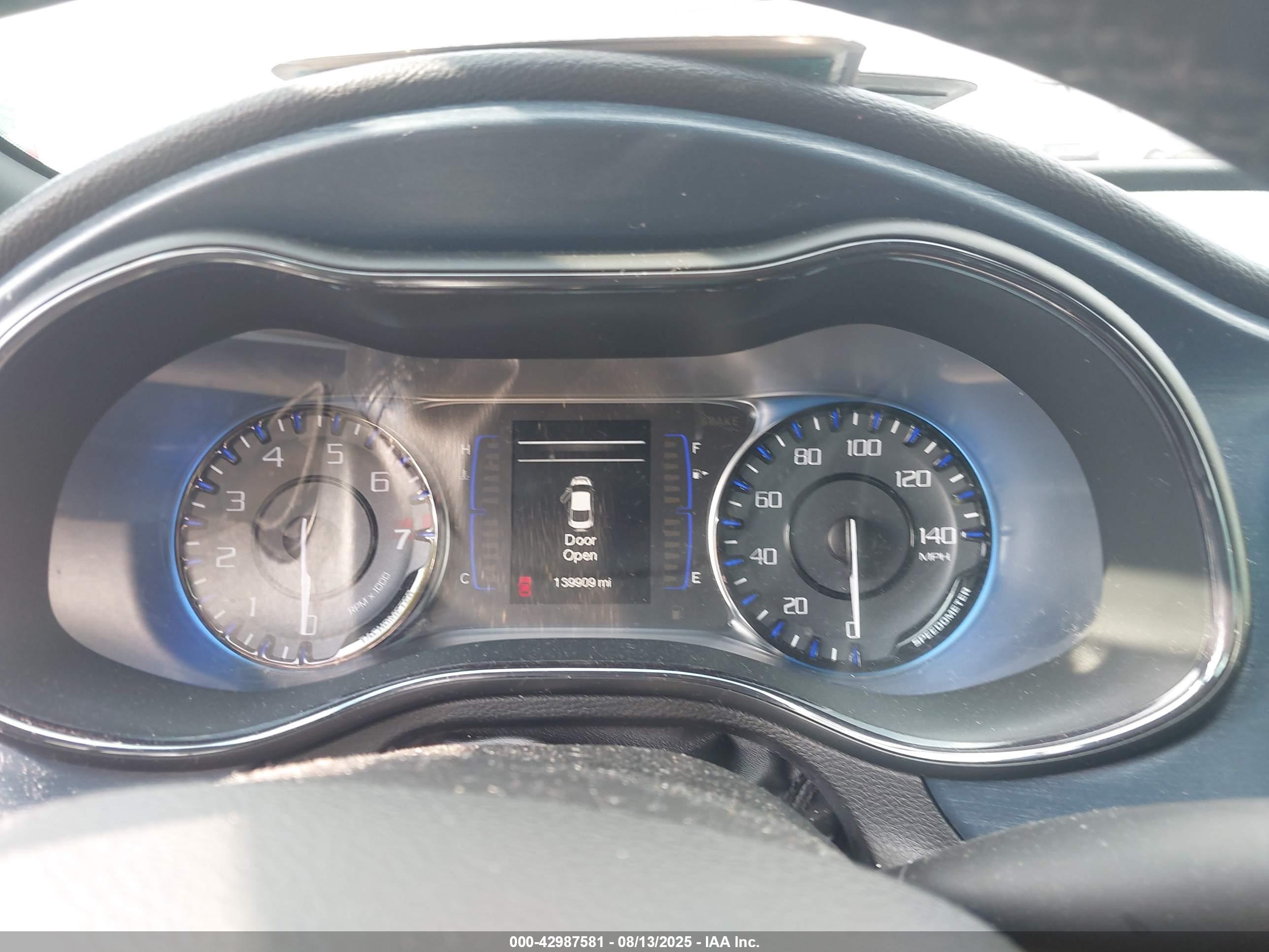 CHRYSLER 200 image 7
