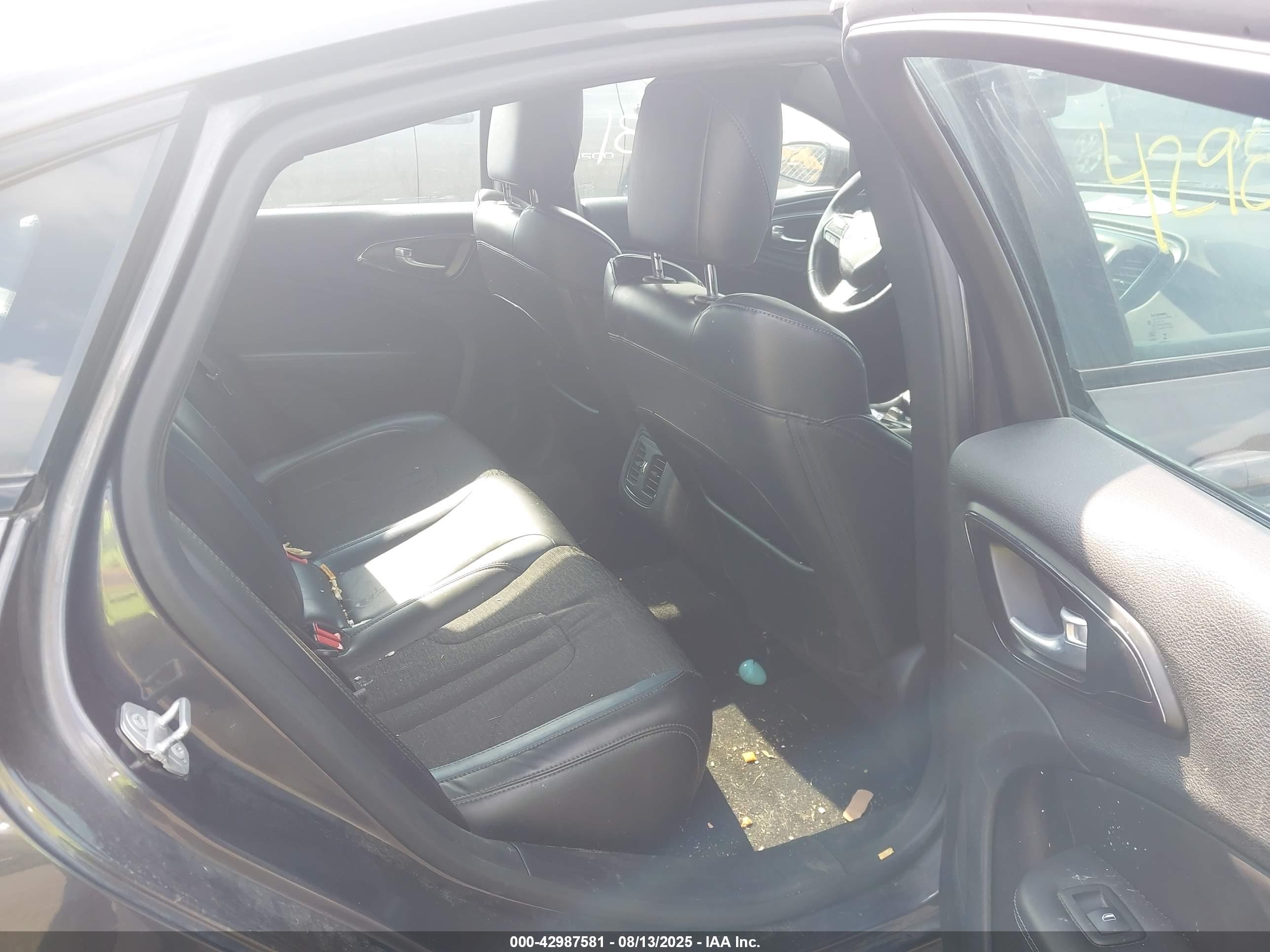 CHRYSLER 200 image 8