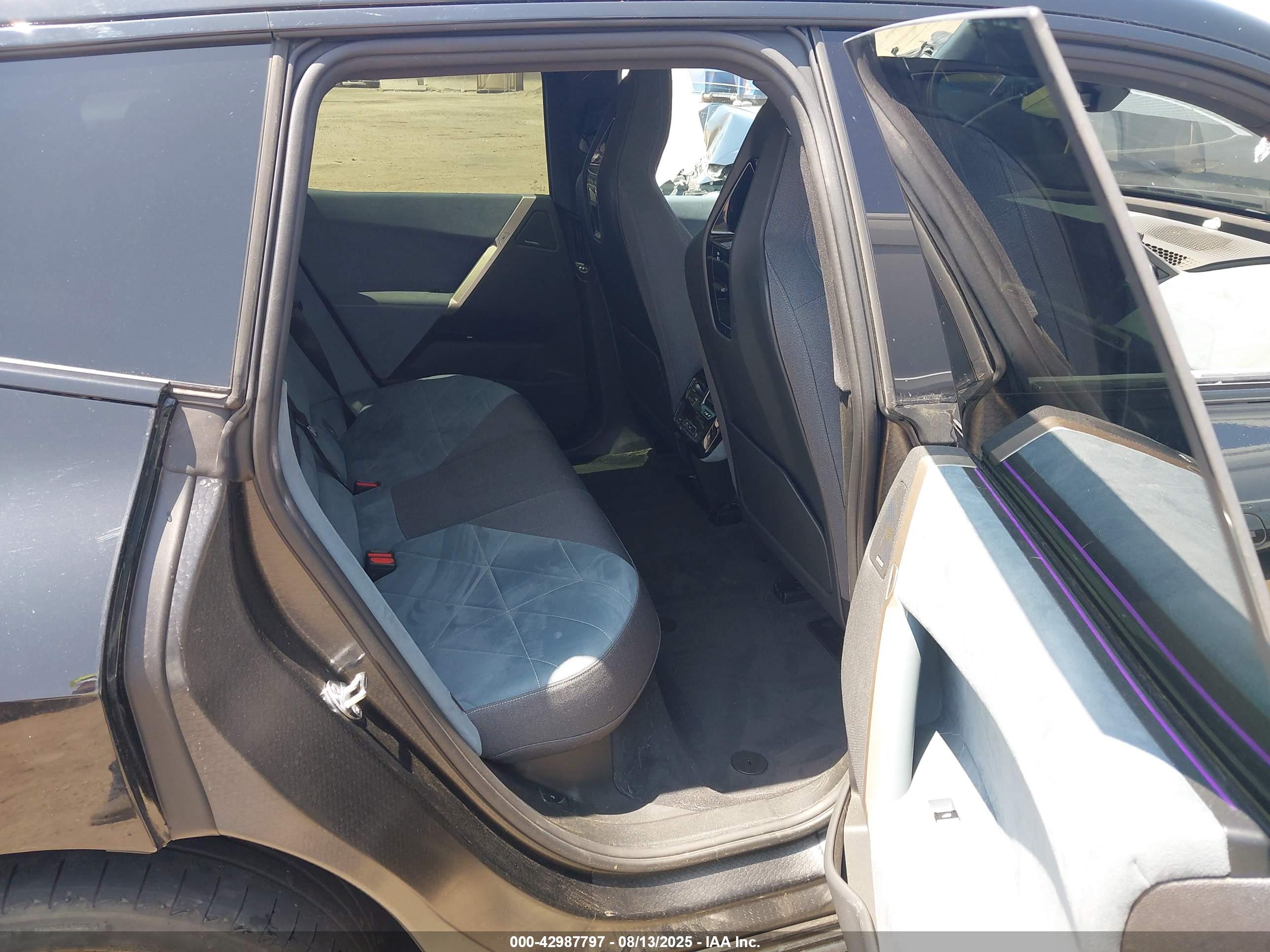 BMW IX image 8