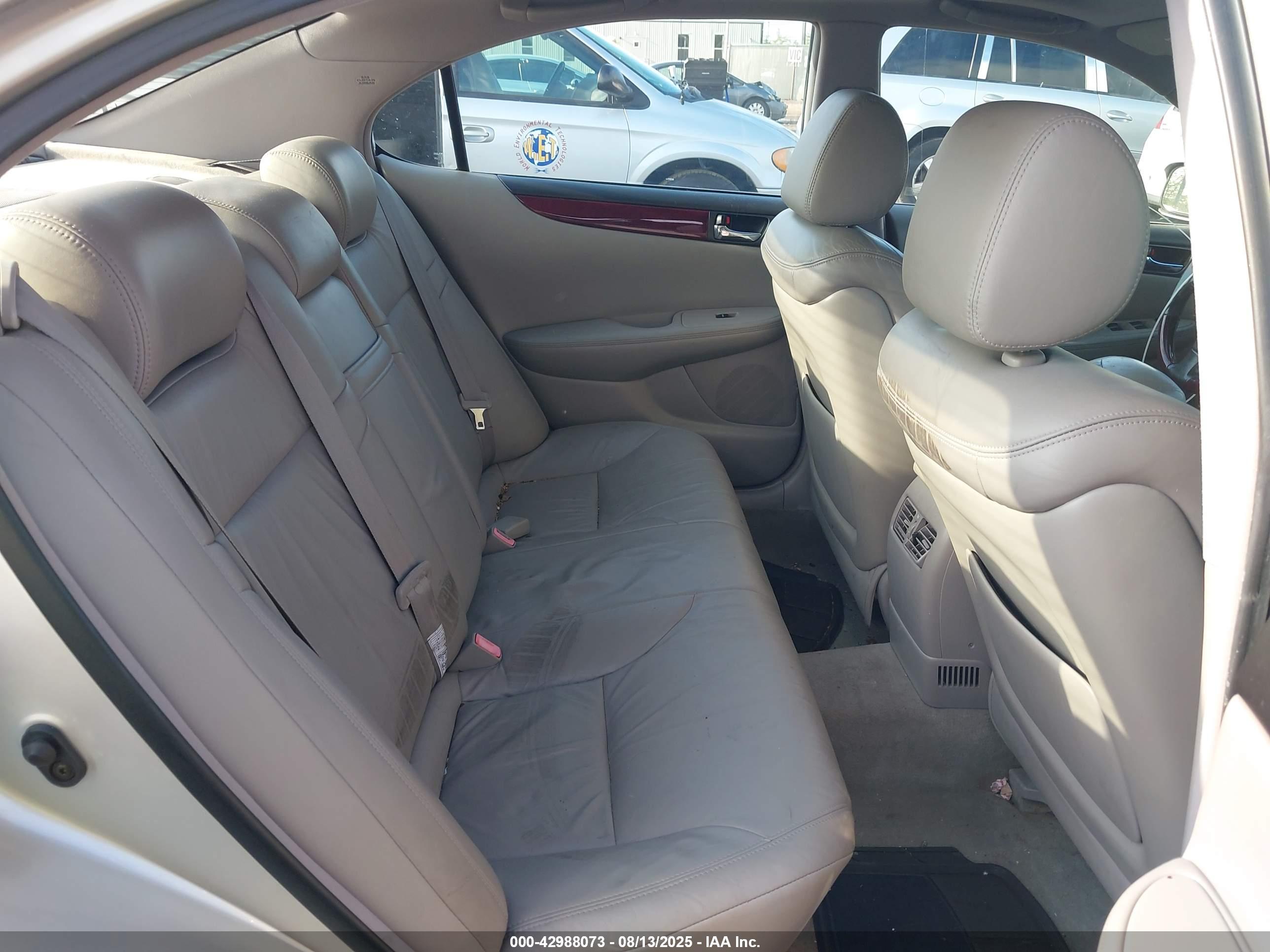 LEXUS ES image 8