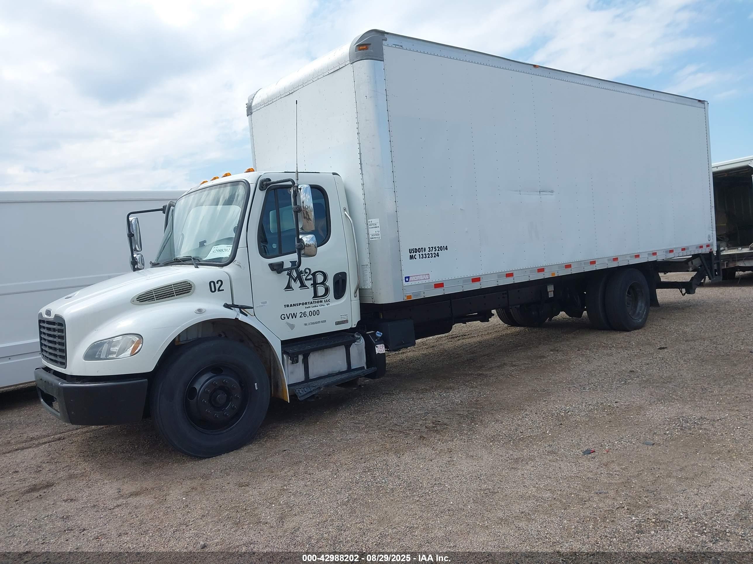 FREIGHTLINER M2 image 2