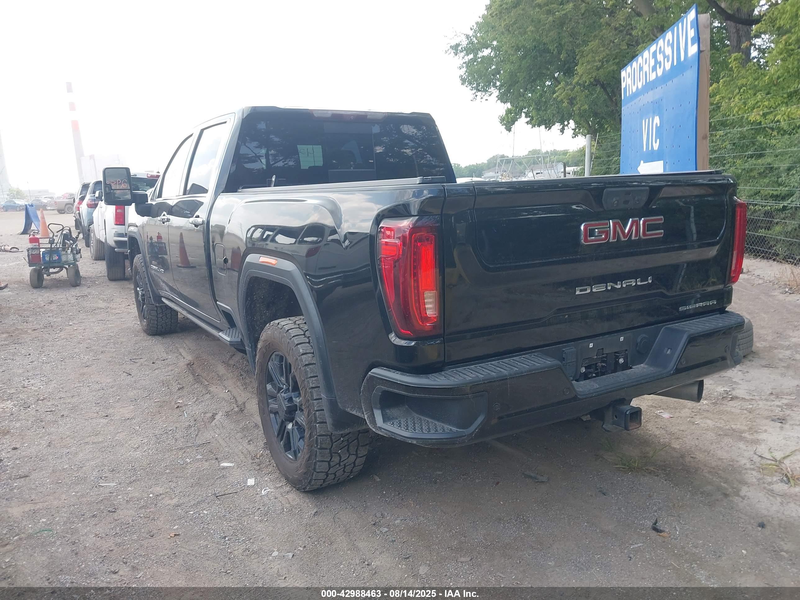 GMC SIERRA image 3