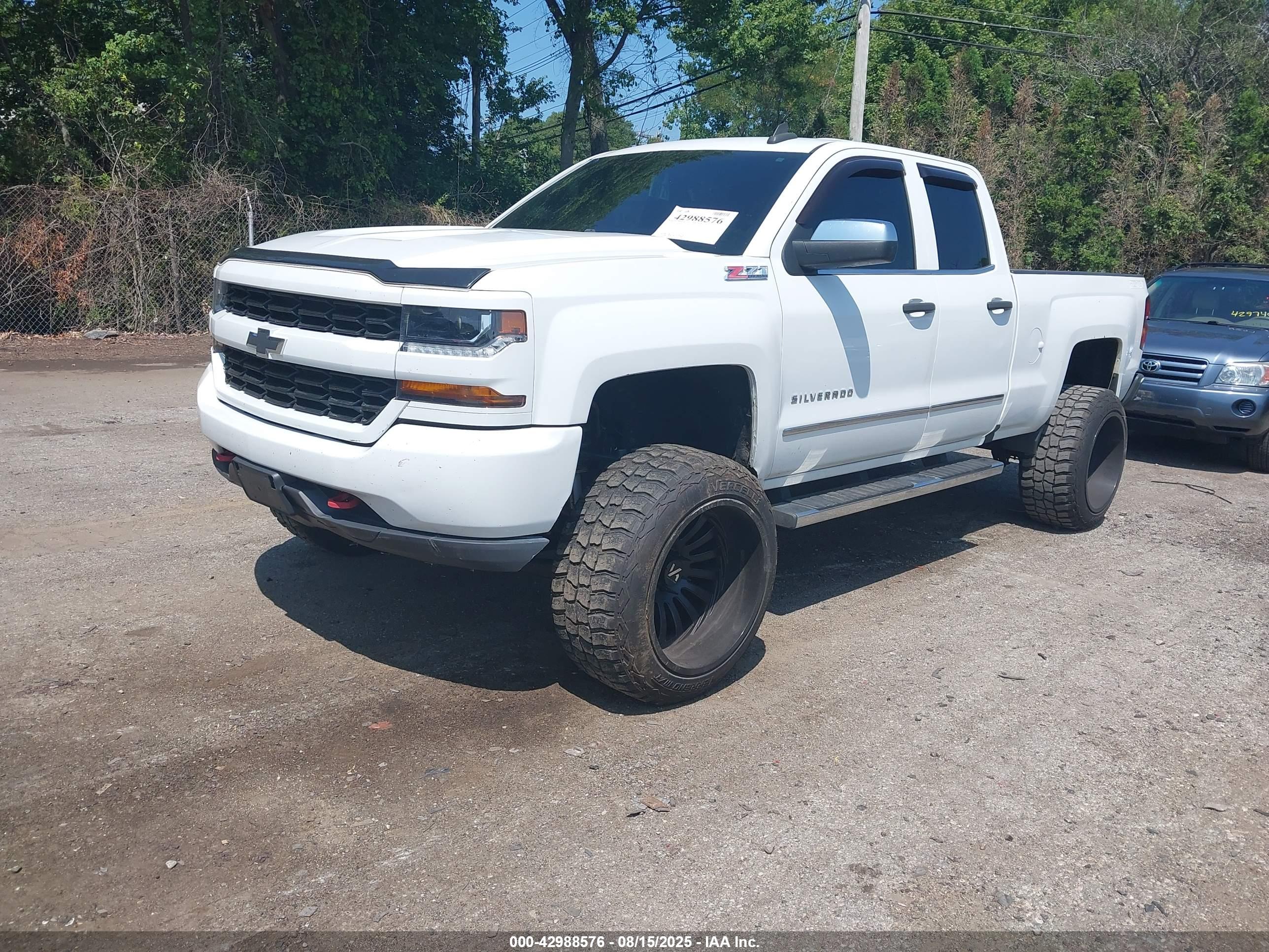 CHEVROLET SILVERADO image 2
