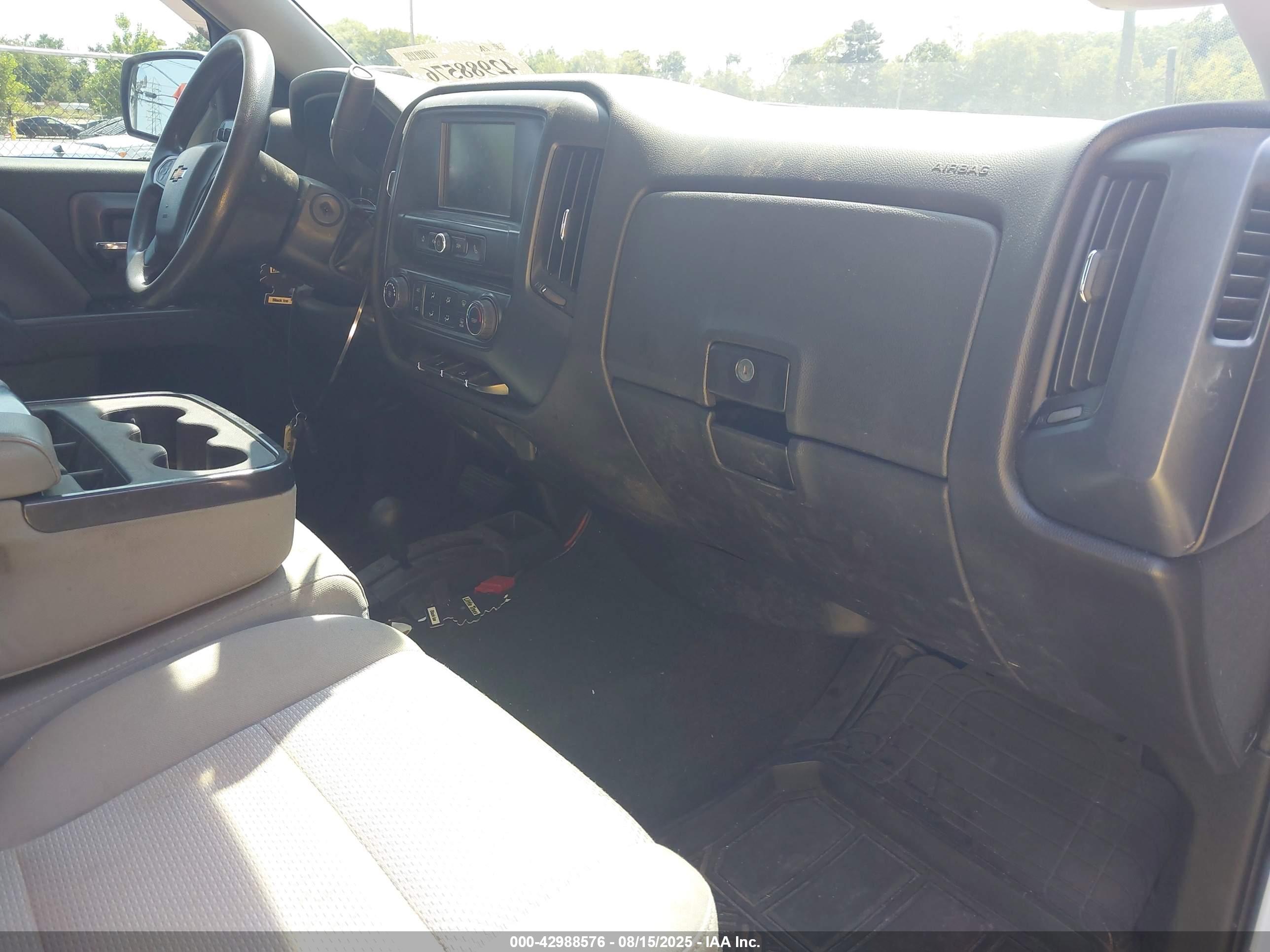 CHEVROLET SILVERADO image 5