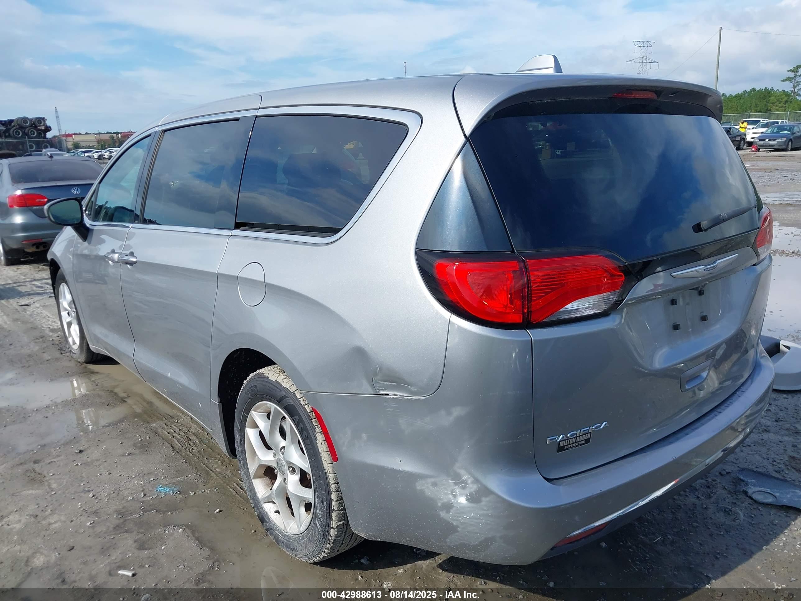 CHRYSLER PACIFICA image 3