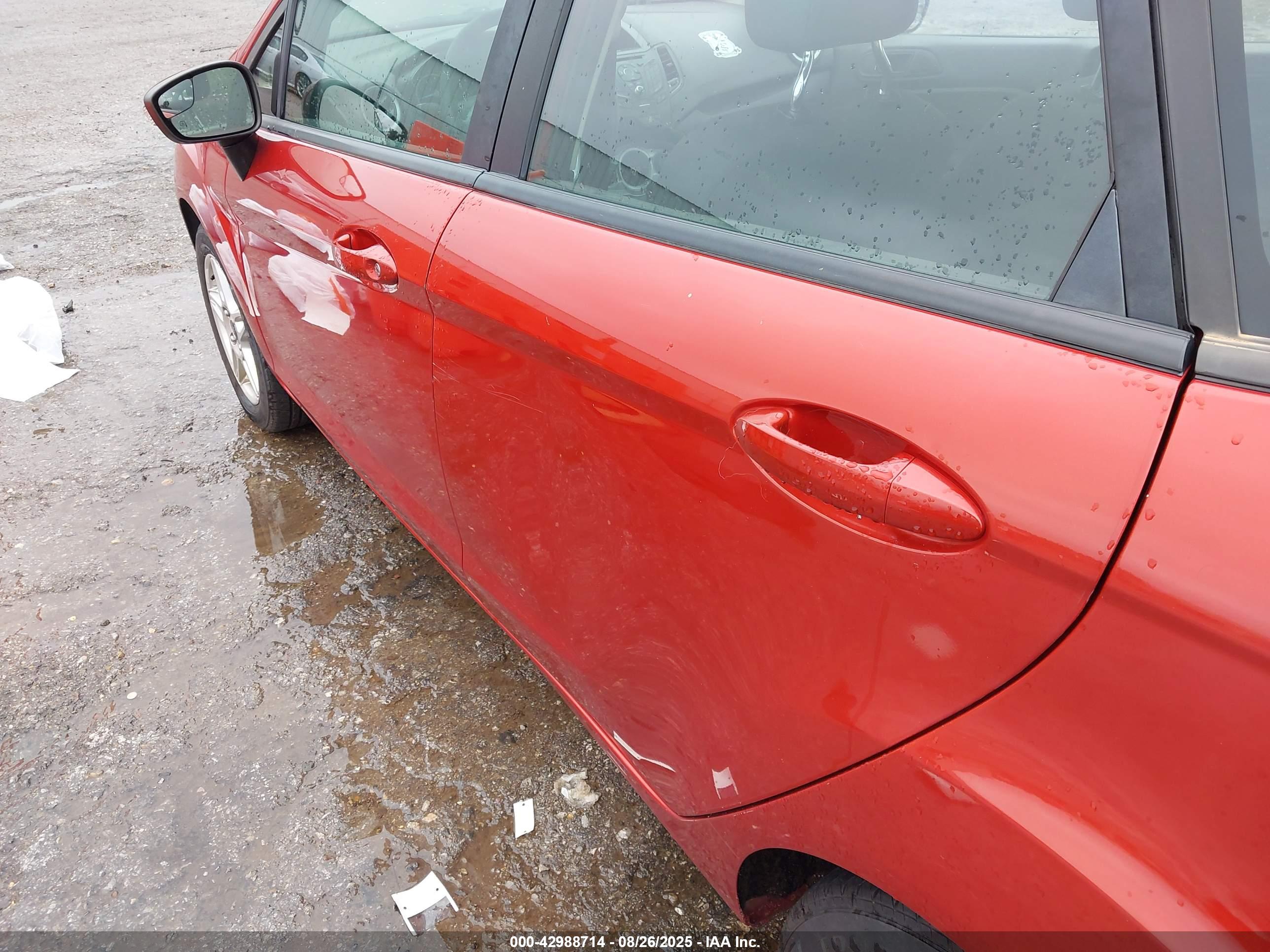 FORD FIESTA image 6