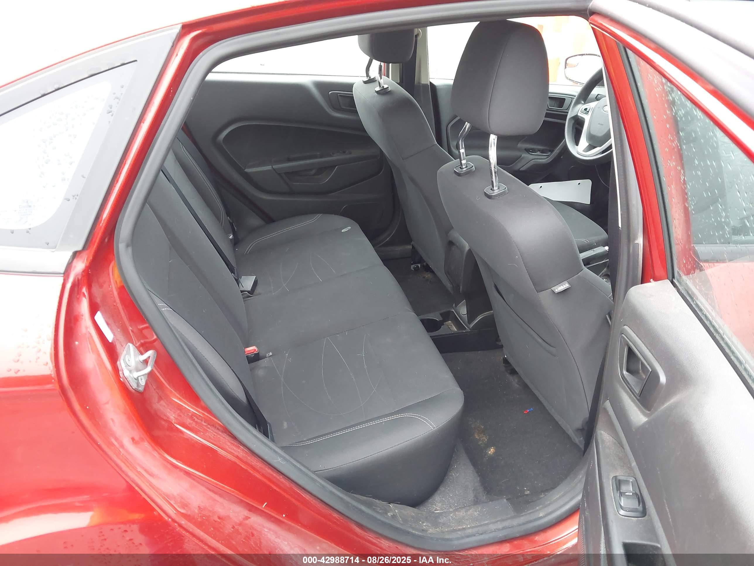 FORD FIESTA image 8