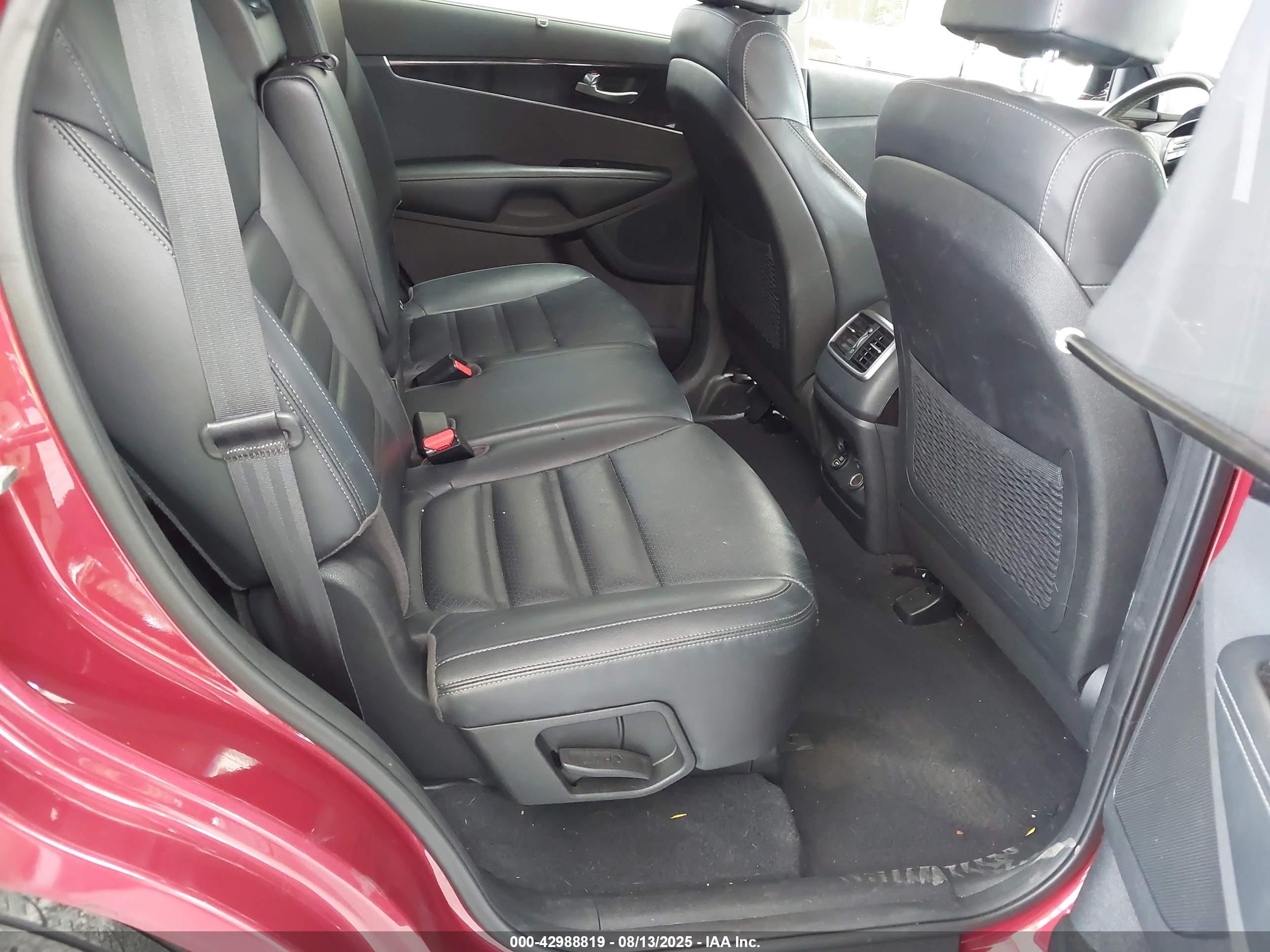 KIA SORENTO image 8