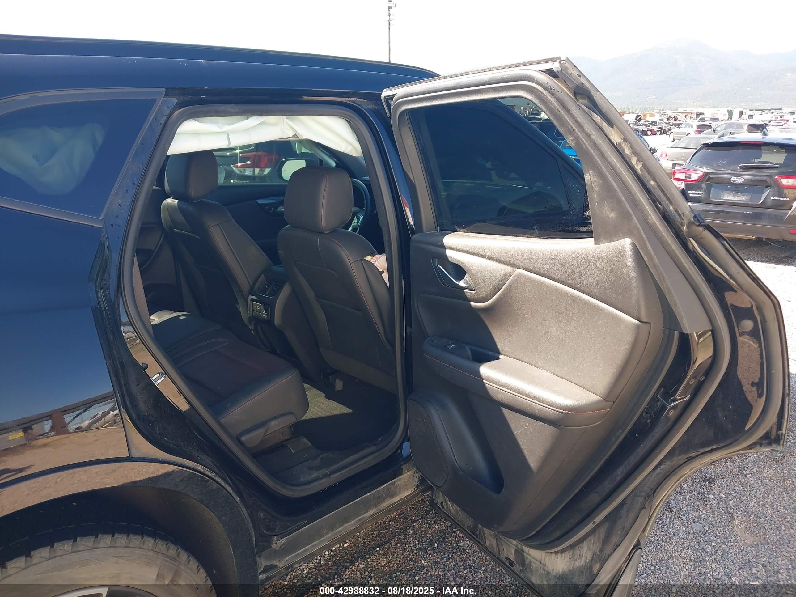 CHEVROLET BLAZER image 8