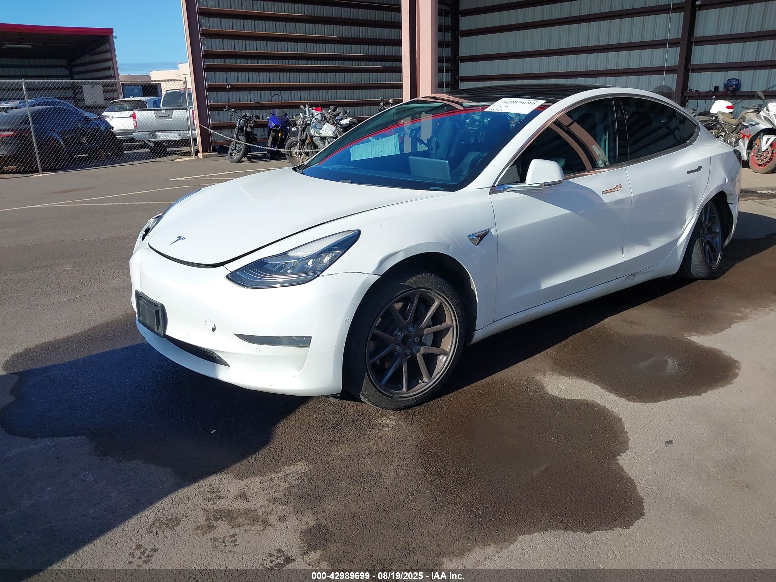 TESLA MODEL image 2