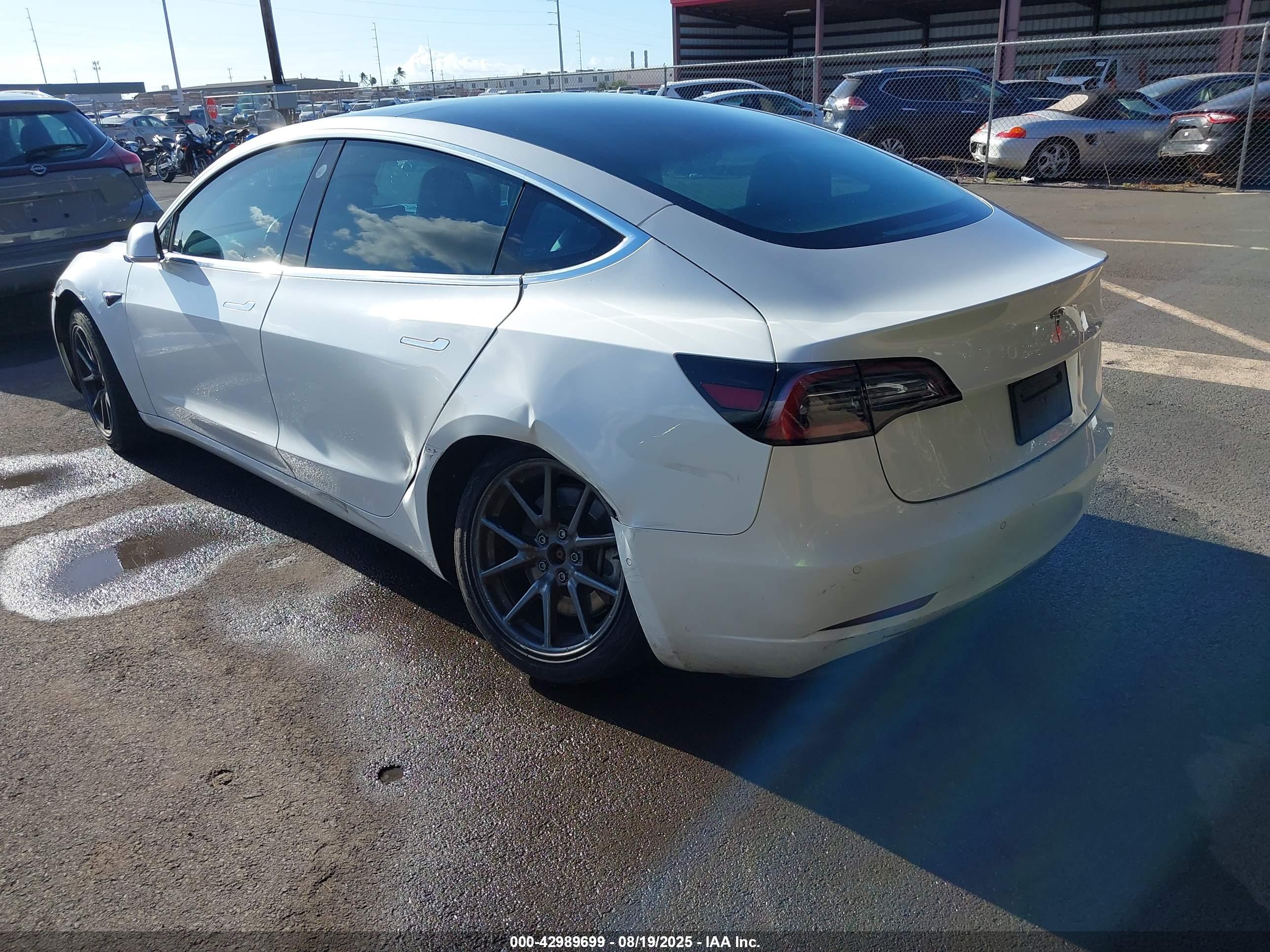 TESLA MODEL image 3
