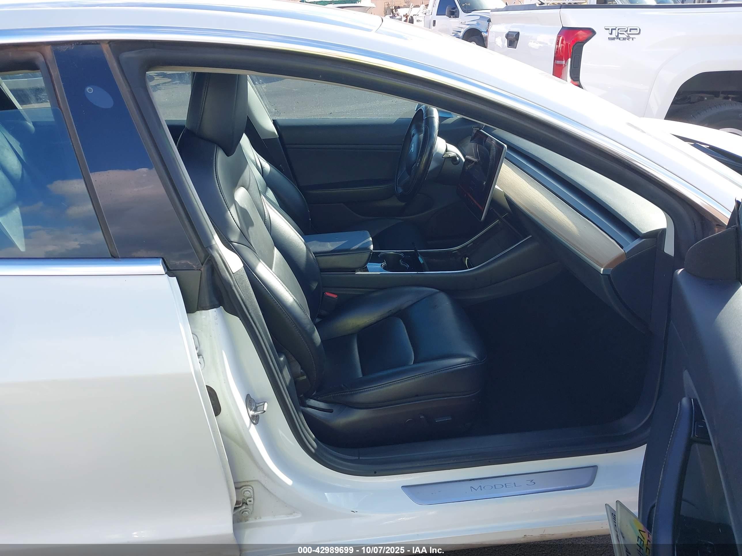 TESLA MODEL image 5