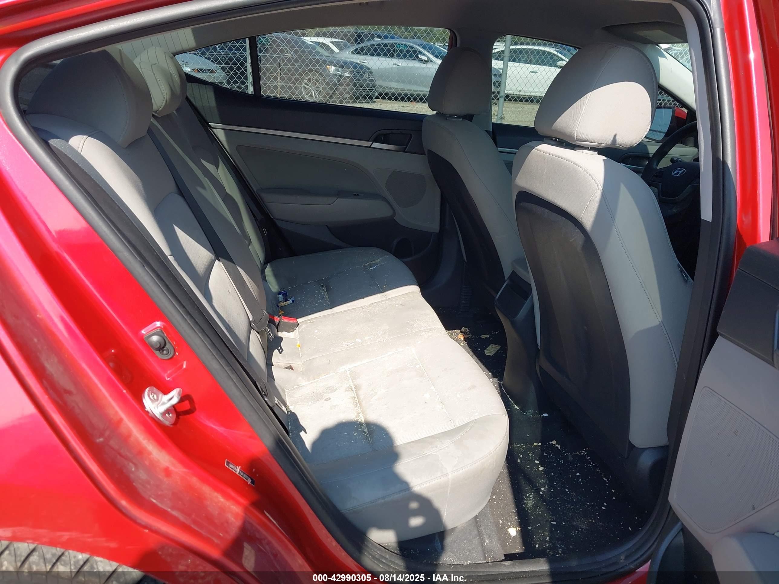 HYUNDAI ELANTRA image 8