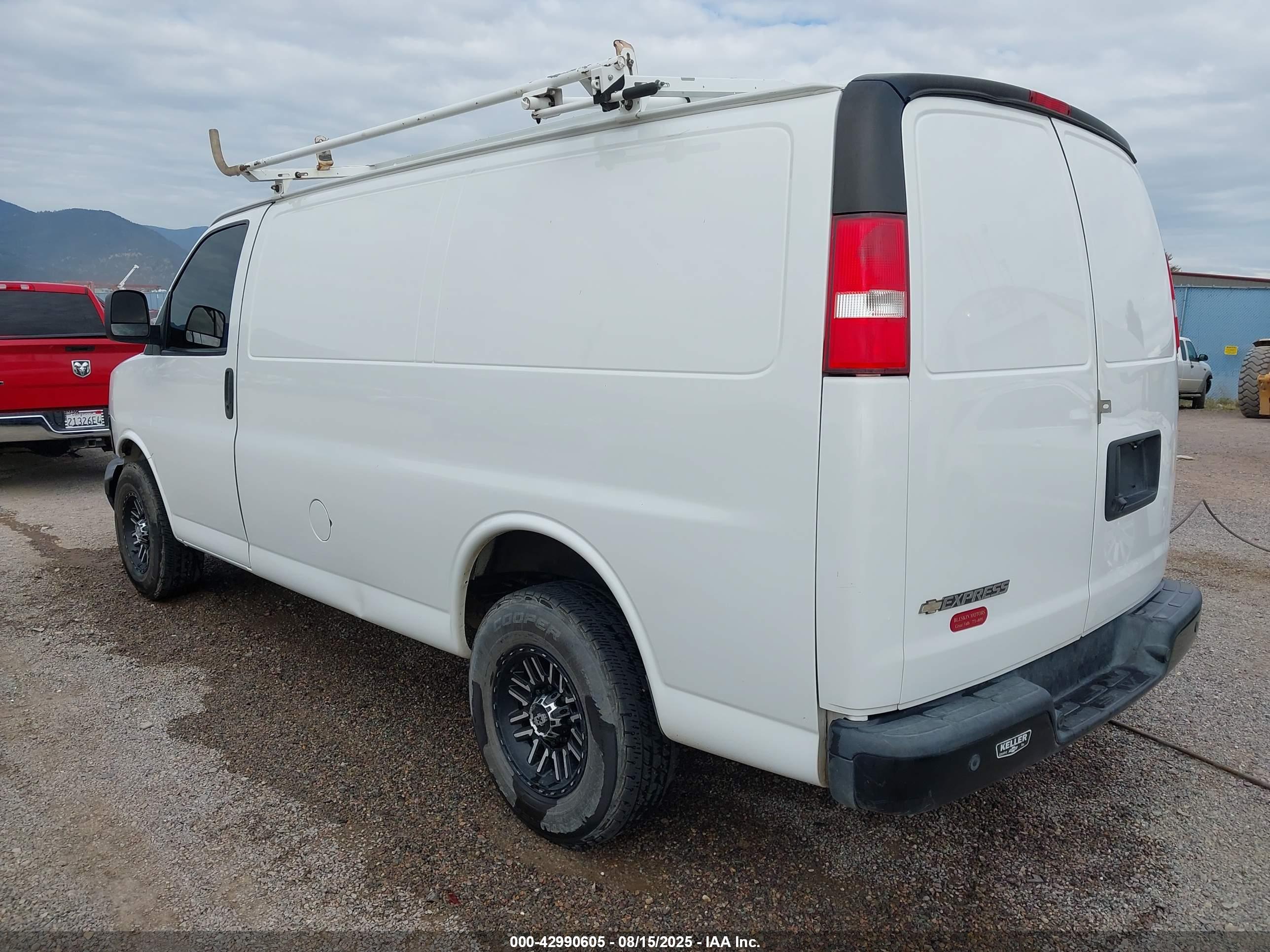 CHEVROLET EXPRESS image 3