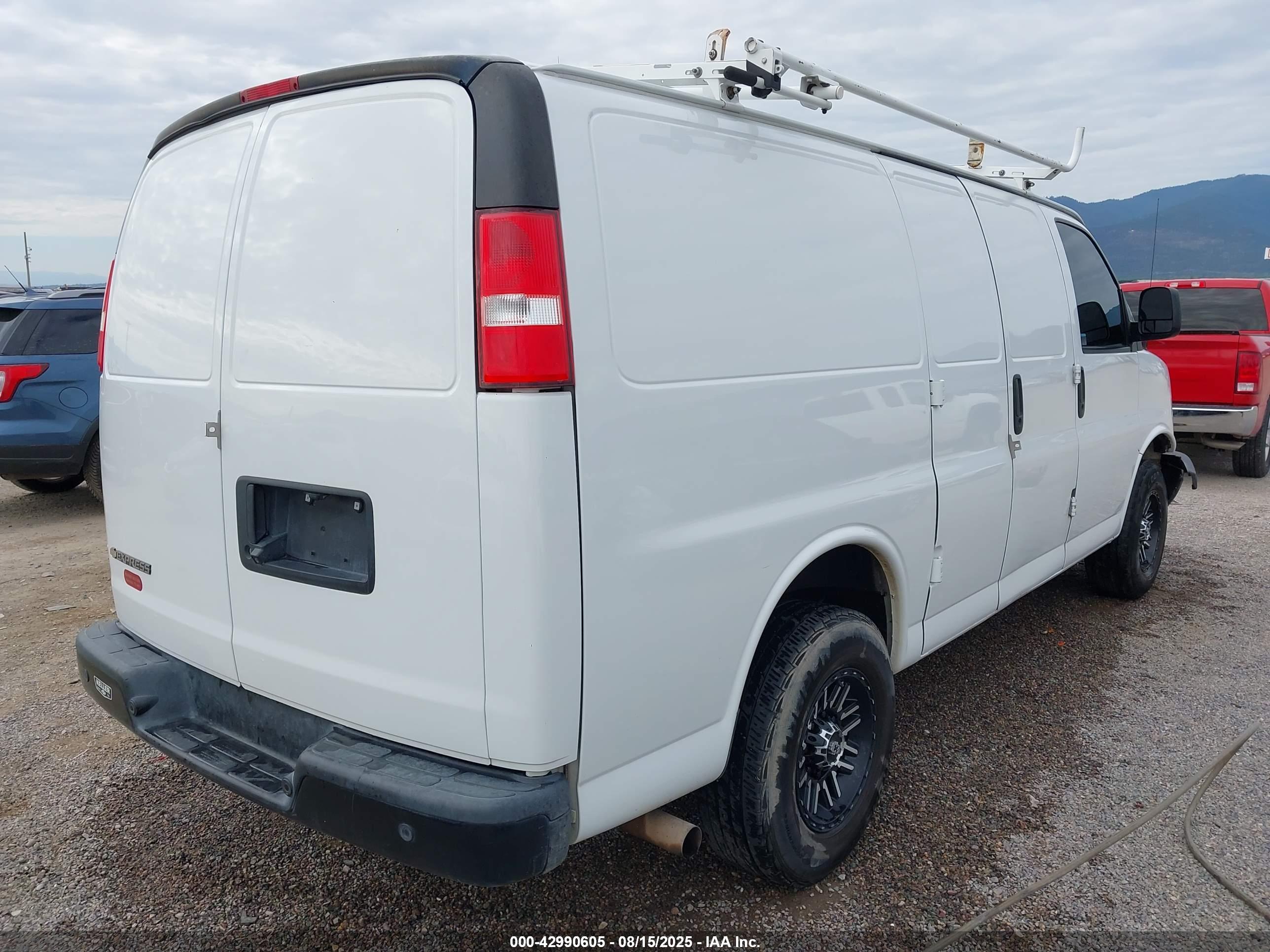 CHEVROLET EXPRESS image 4