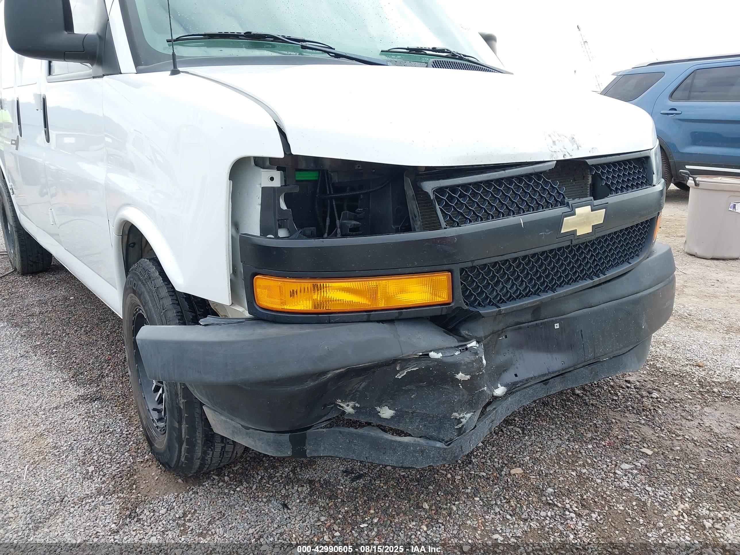 CHEVROLET EXPRESS image 6