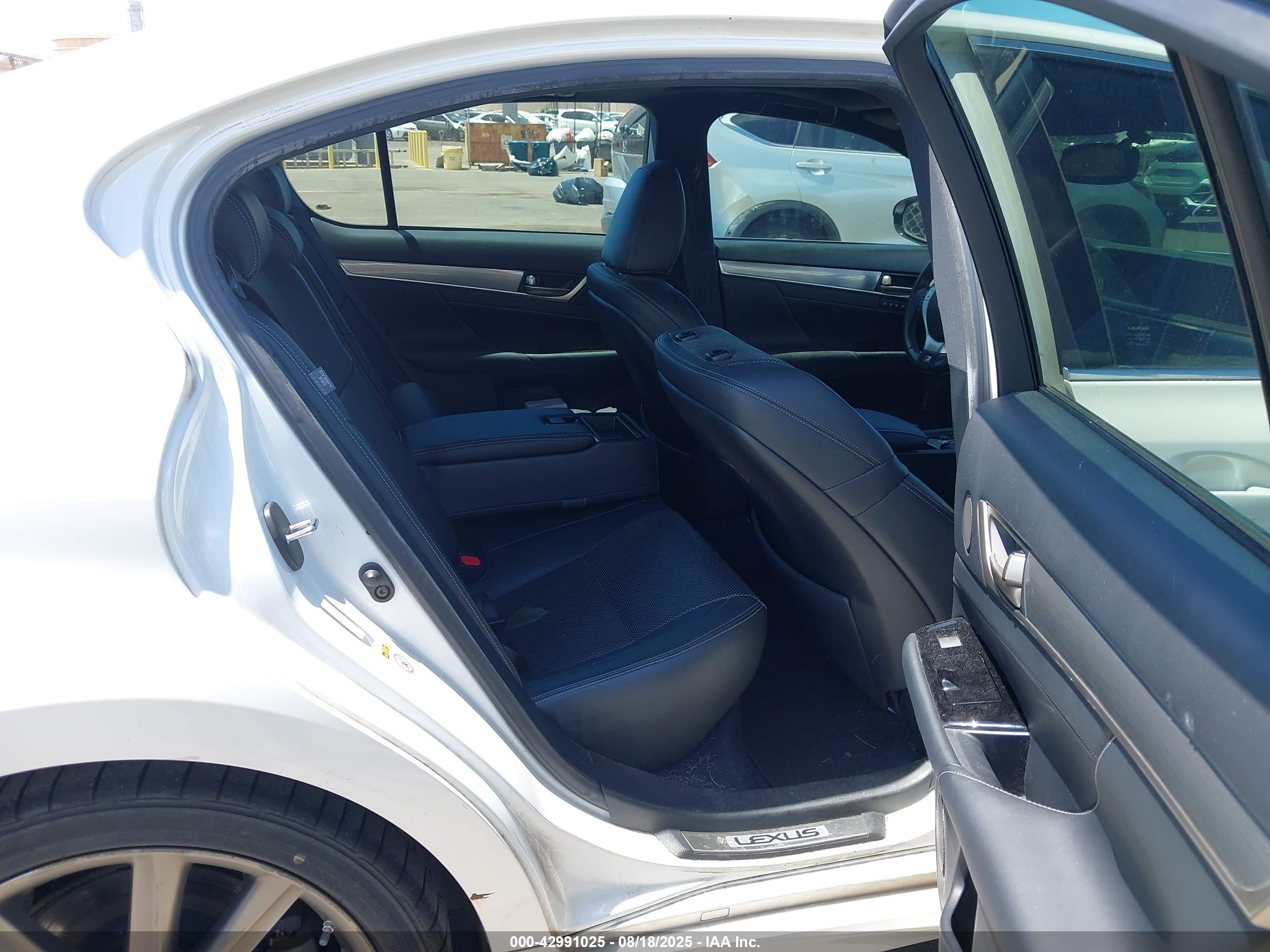 LEXUS GS image 8