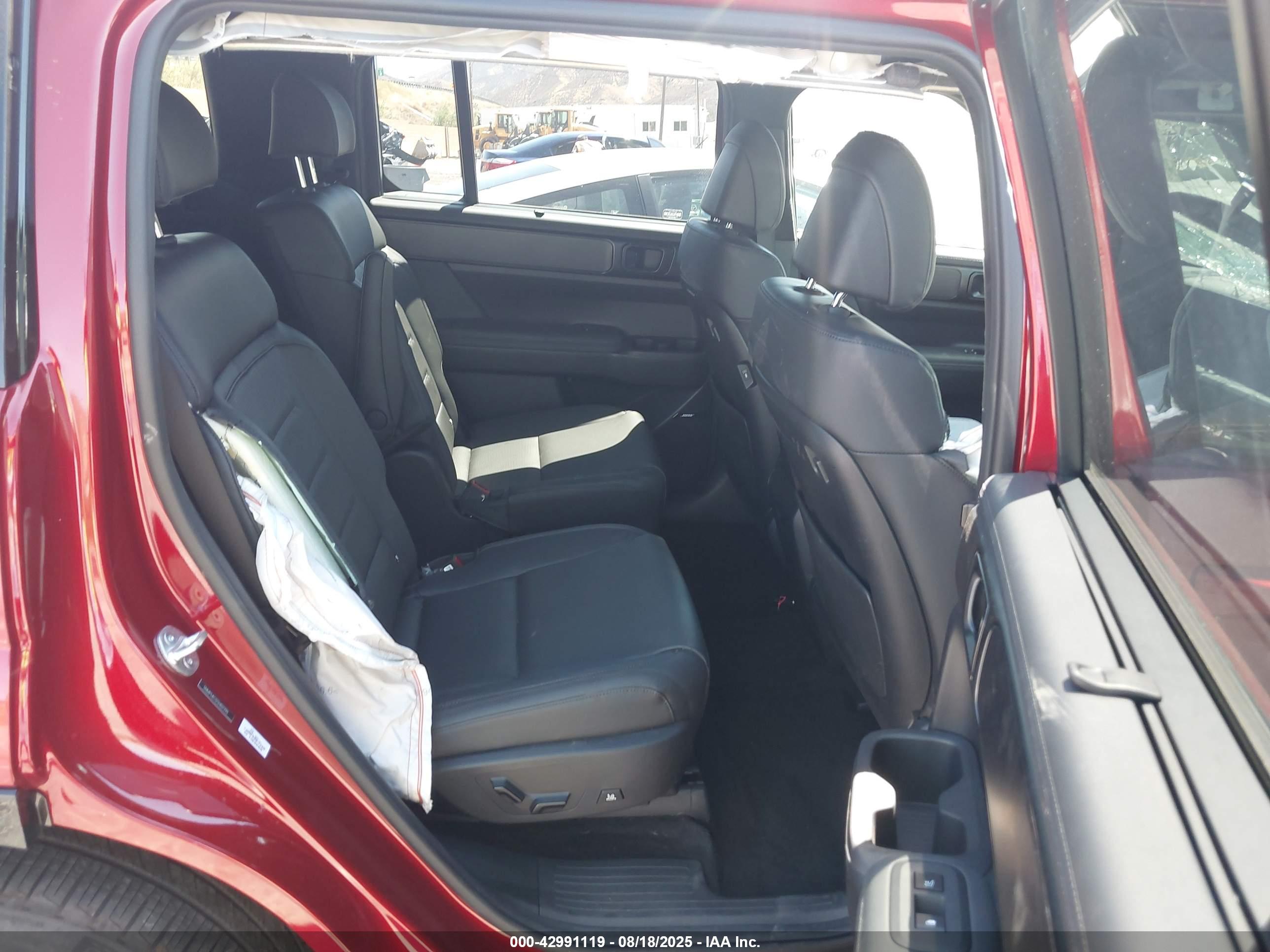 HYUNDAI SANTA image 8