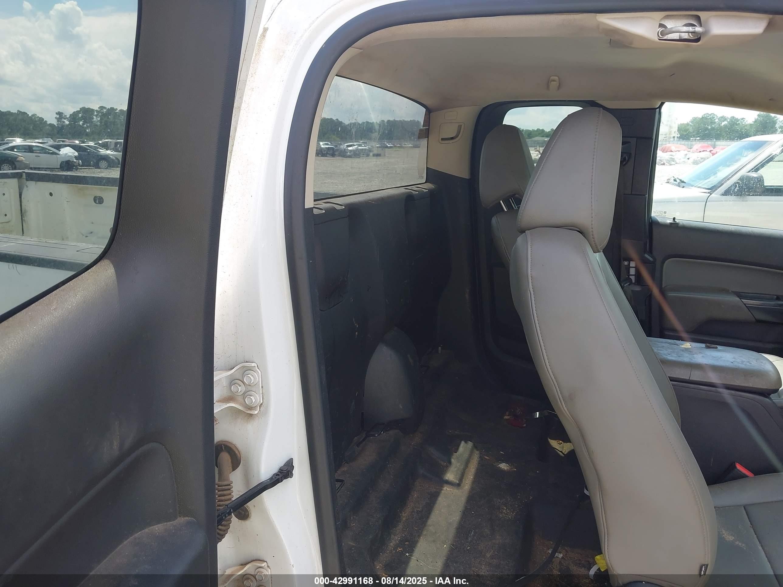 CHEVROLET COLORADO image 8