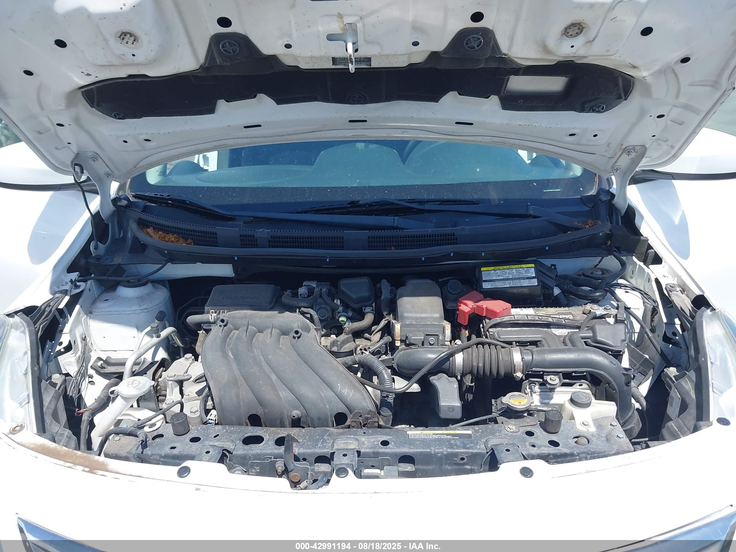 NISSAN VERSA image 10