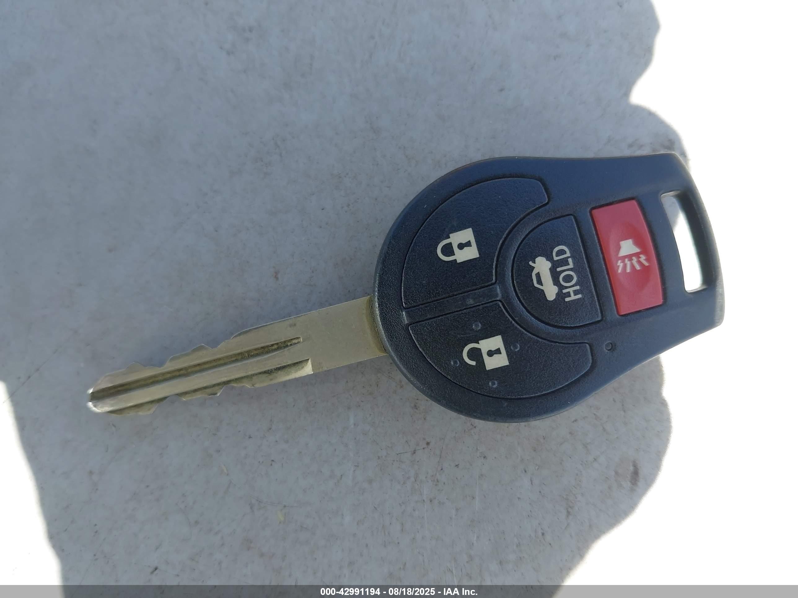 NISSAN VERSA image 11