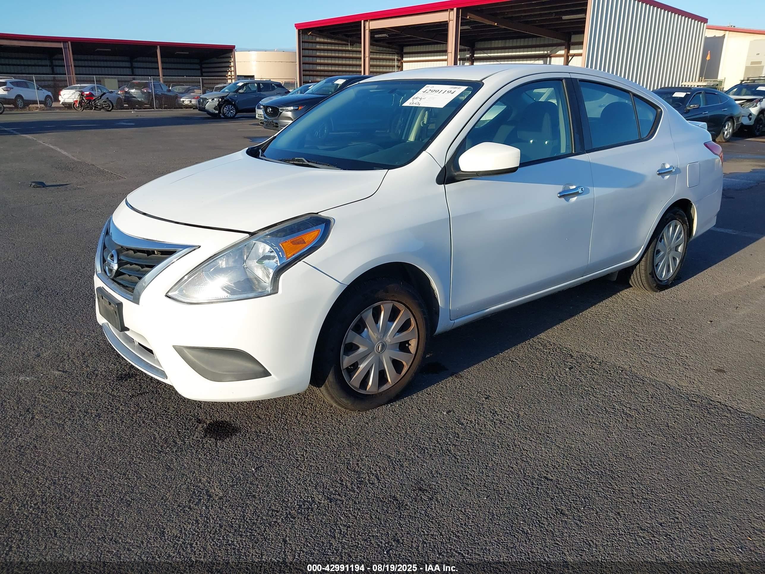 NISSAN VERSA image 2