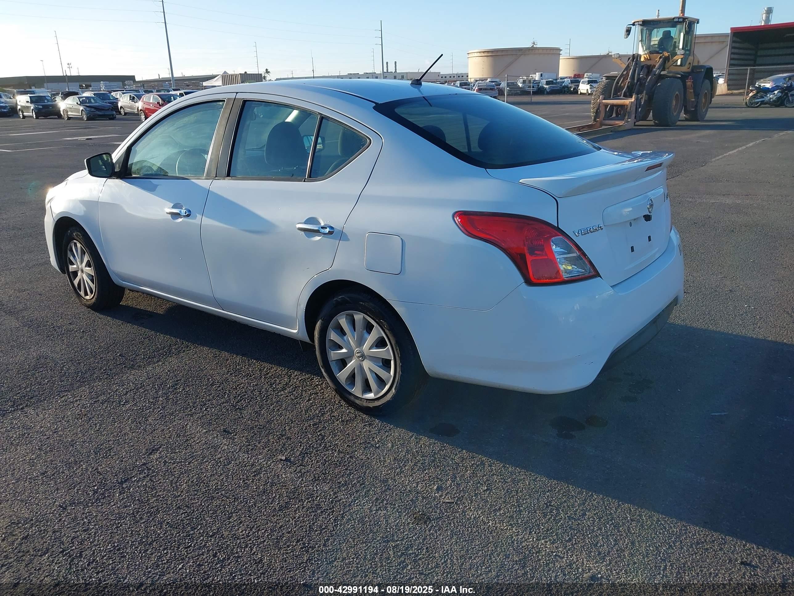 NISSAN VERSA image 3