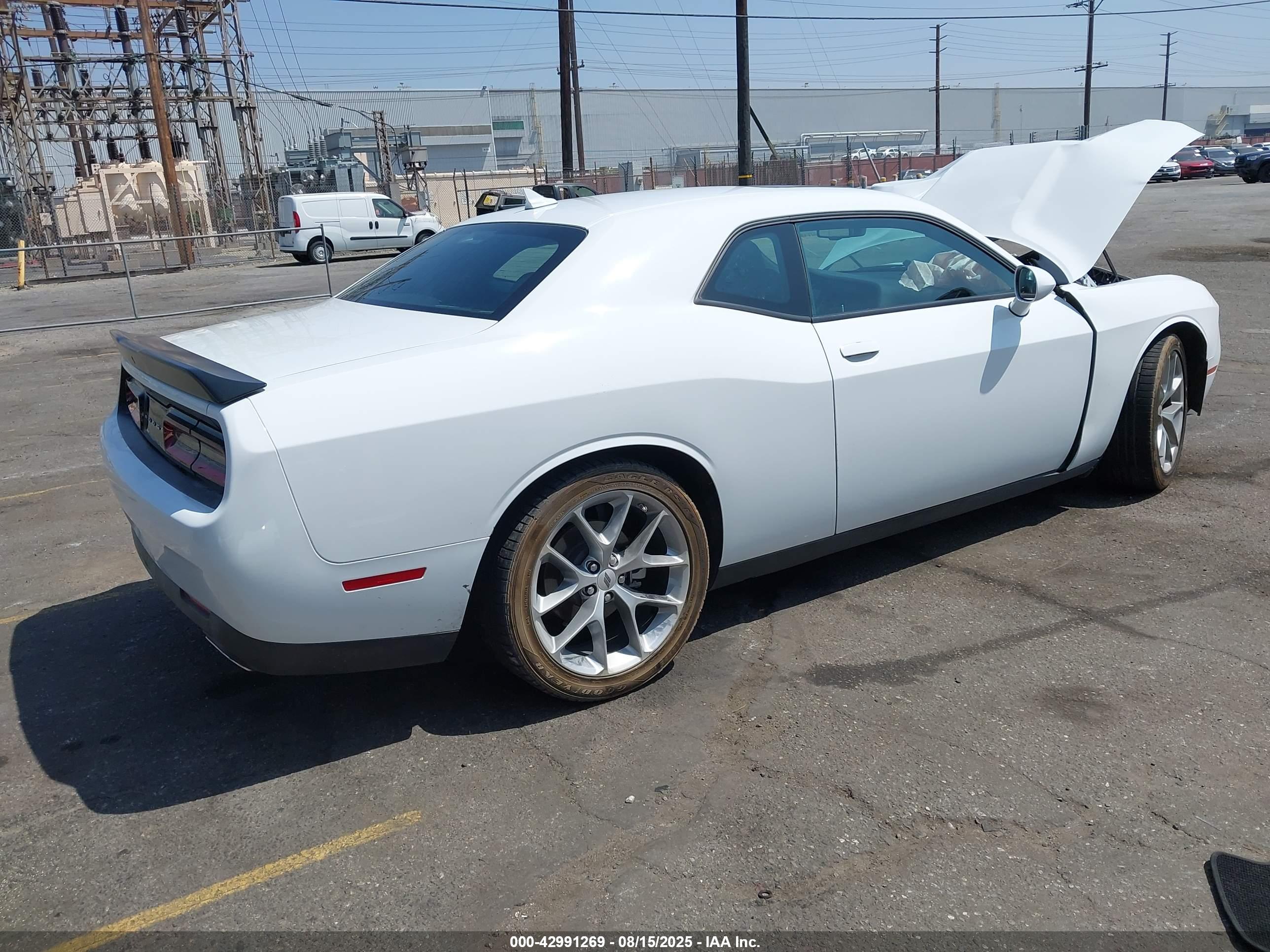 DODGE CHALLENGER image 4