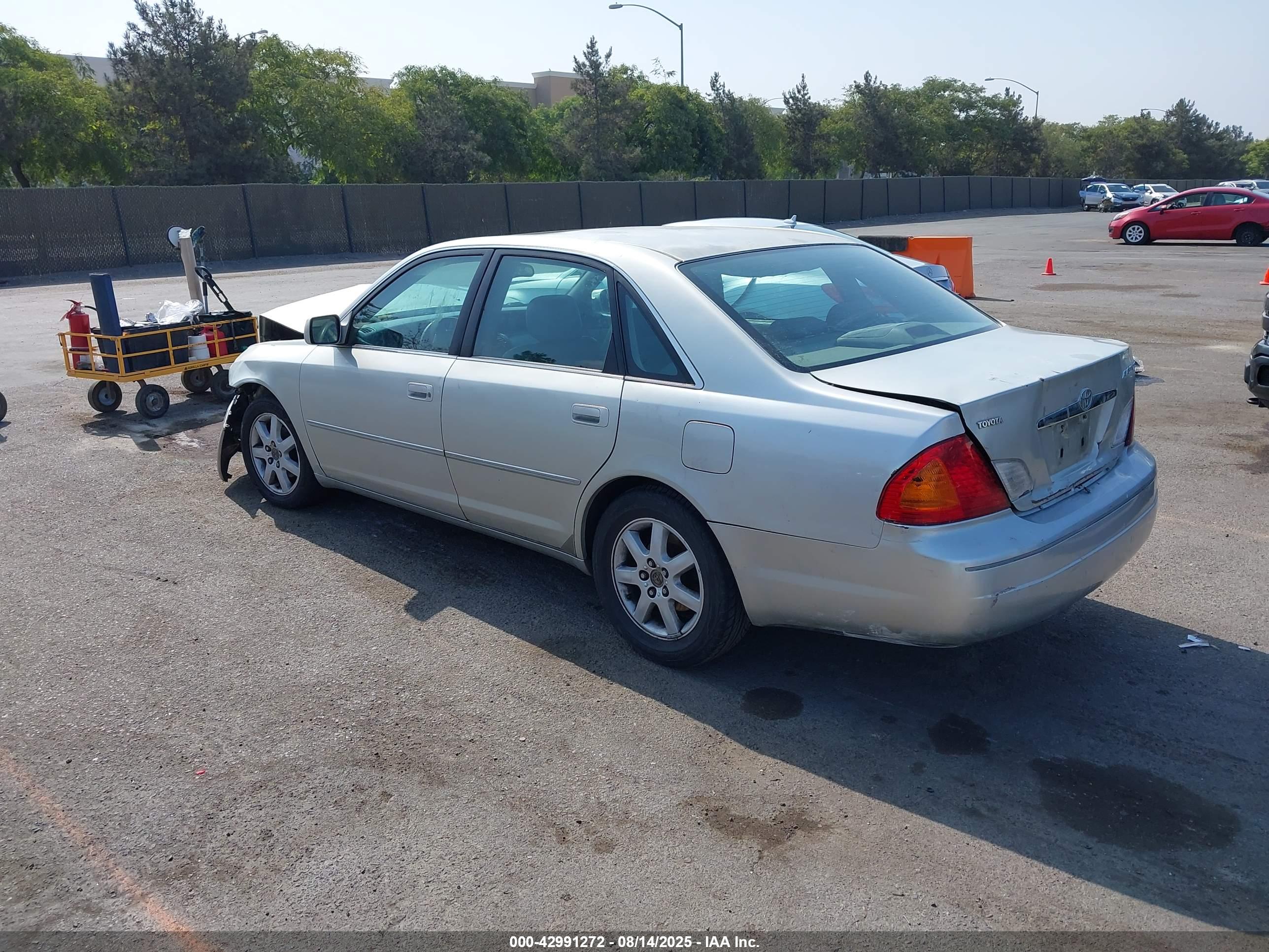 TOYOTA AVALON image 3