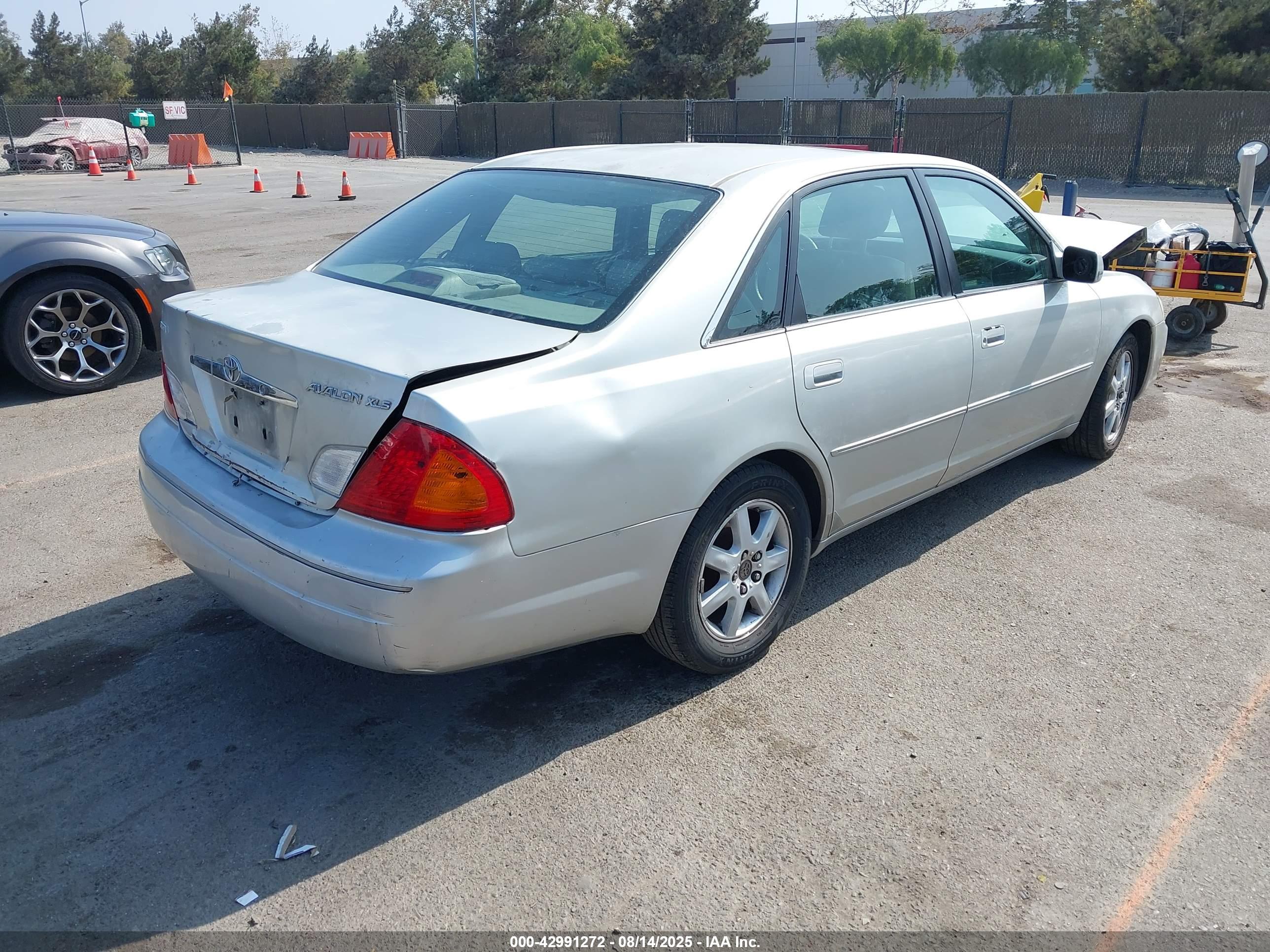 TOYOTA AVALON image 4