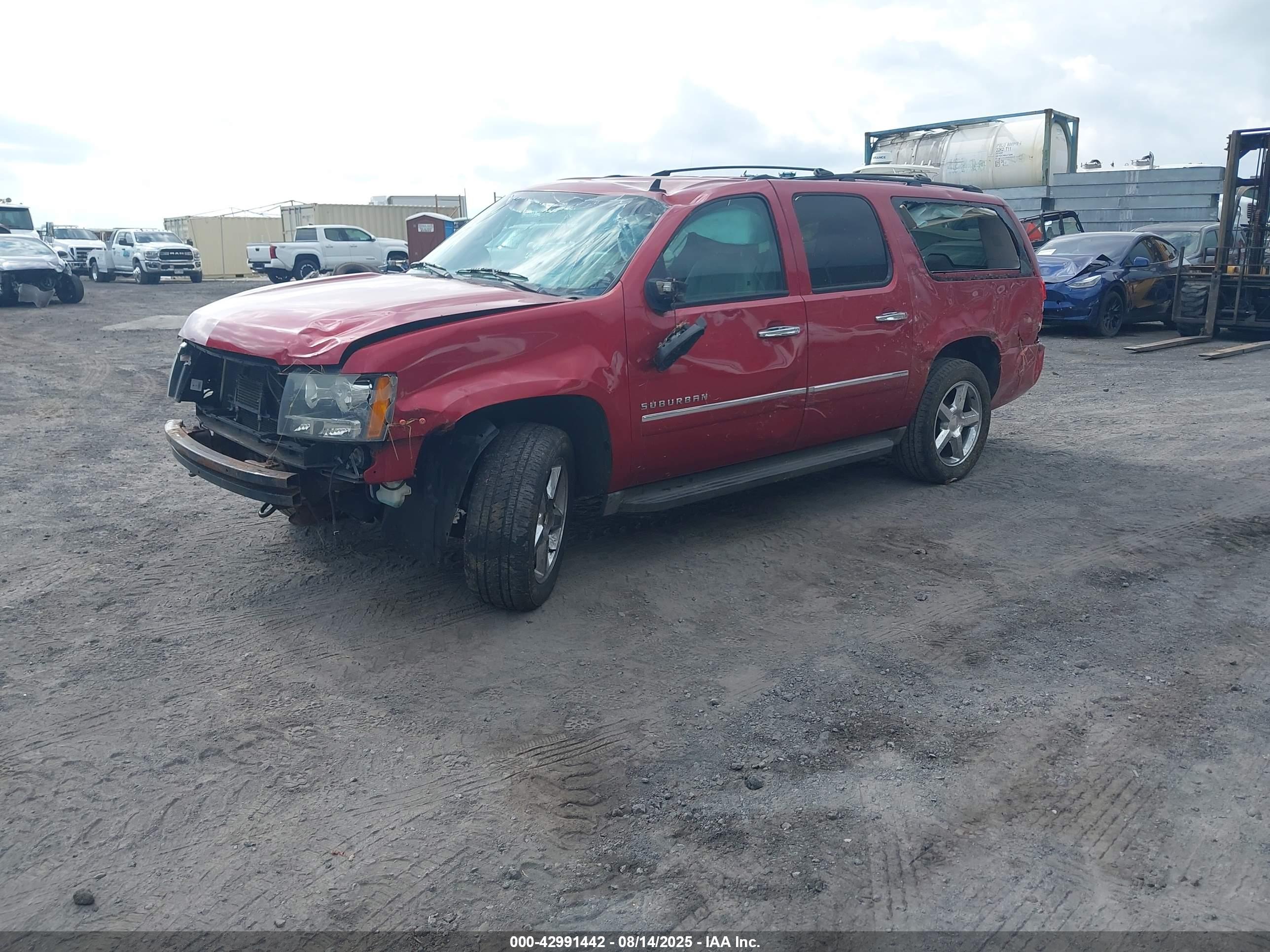 CHEVROLET SUBURBAN image 2