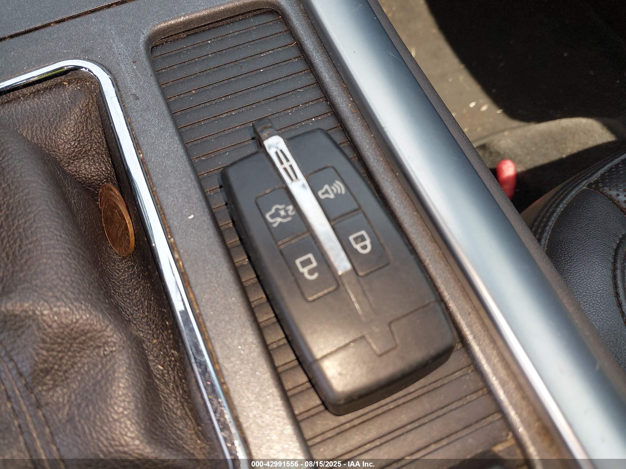 LINCOLN MKS image 11