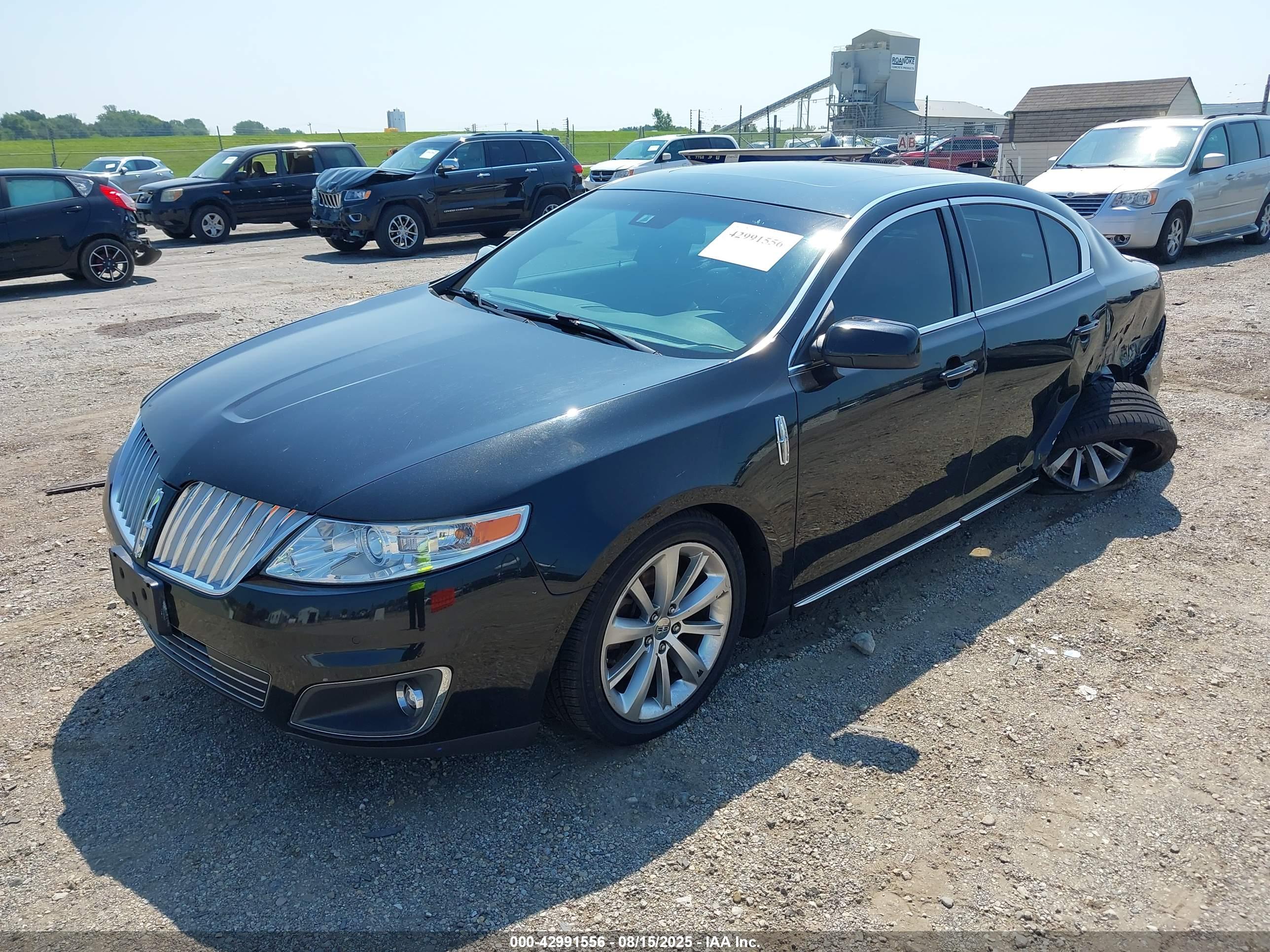 LINCOLN MKS image 2