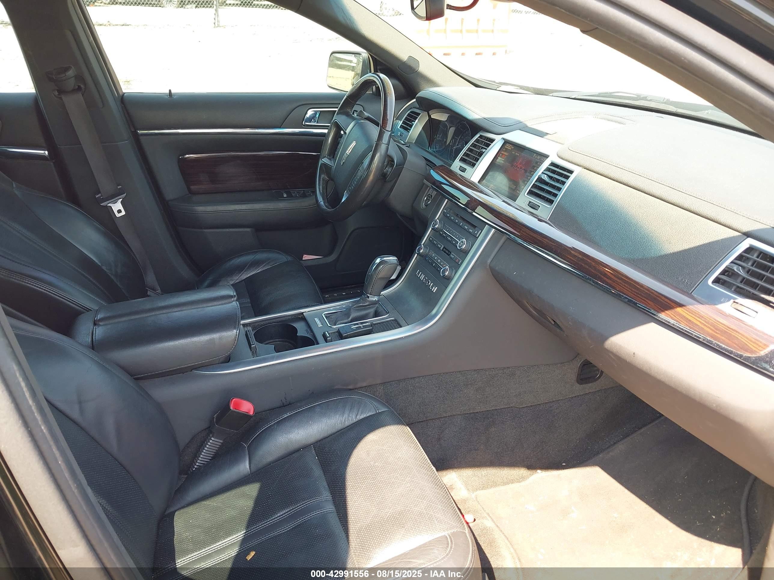 LINCOLN MKS image 5