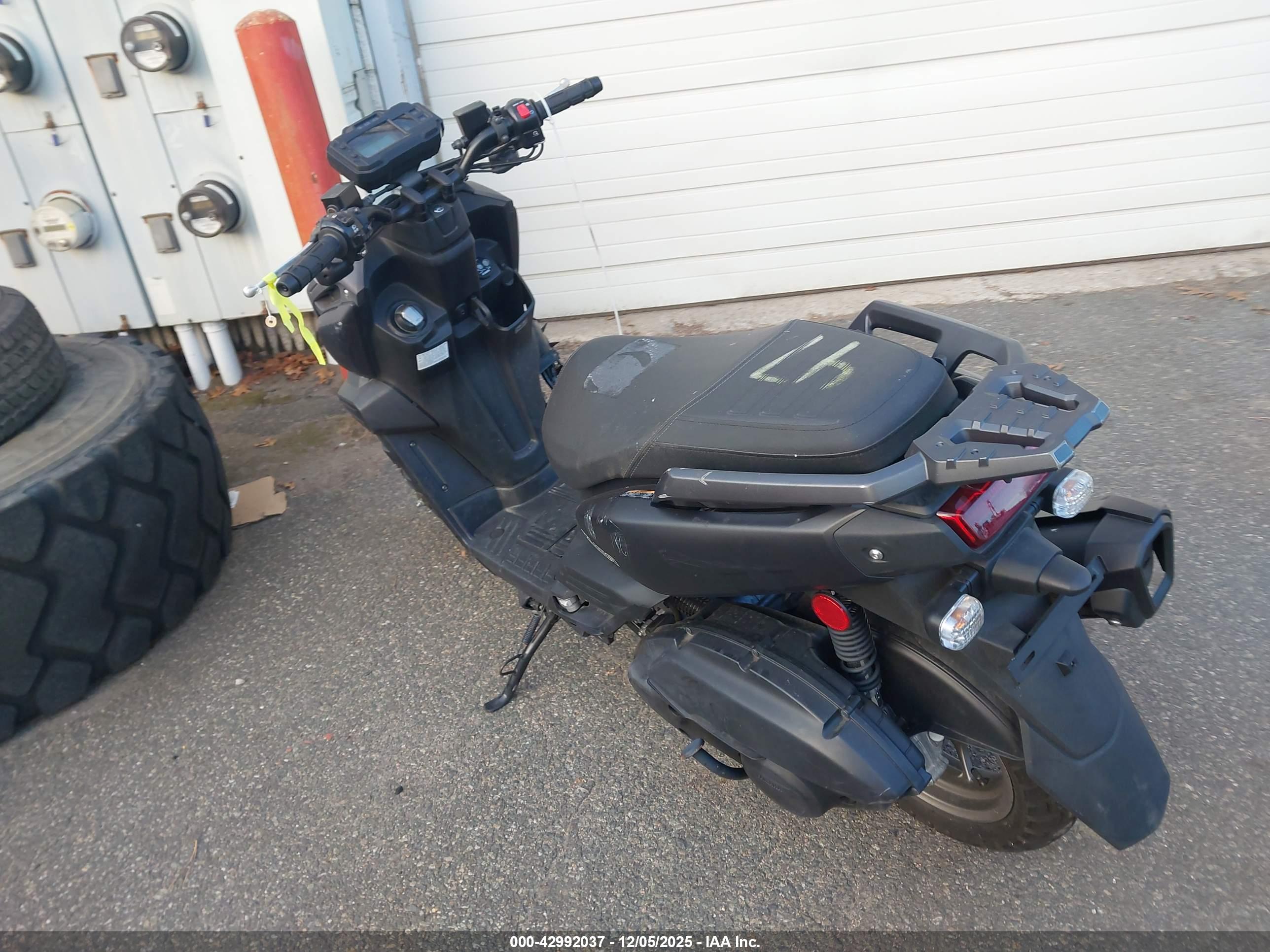 YAMAHA YW125 image 3
