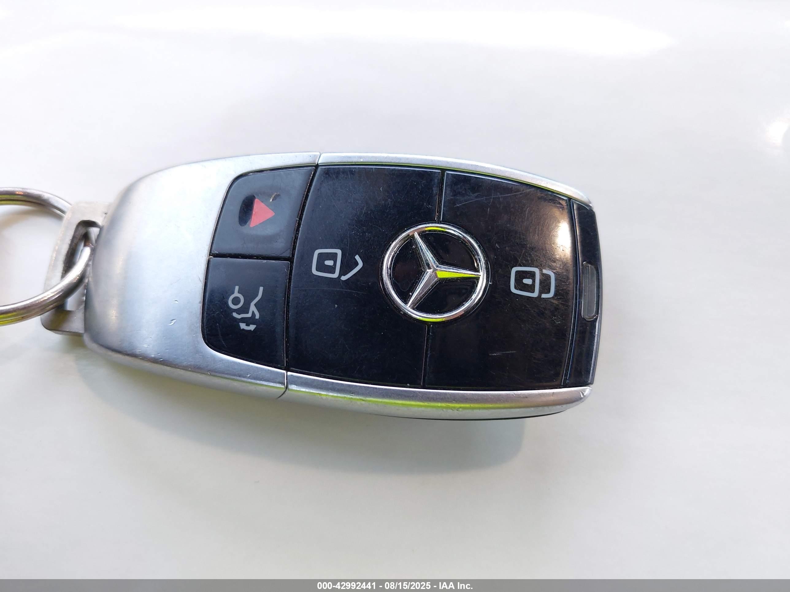 MERCEDES-BENZ E image 11