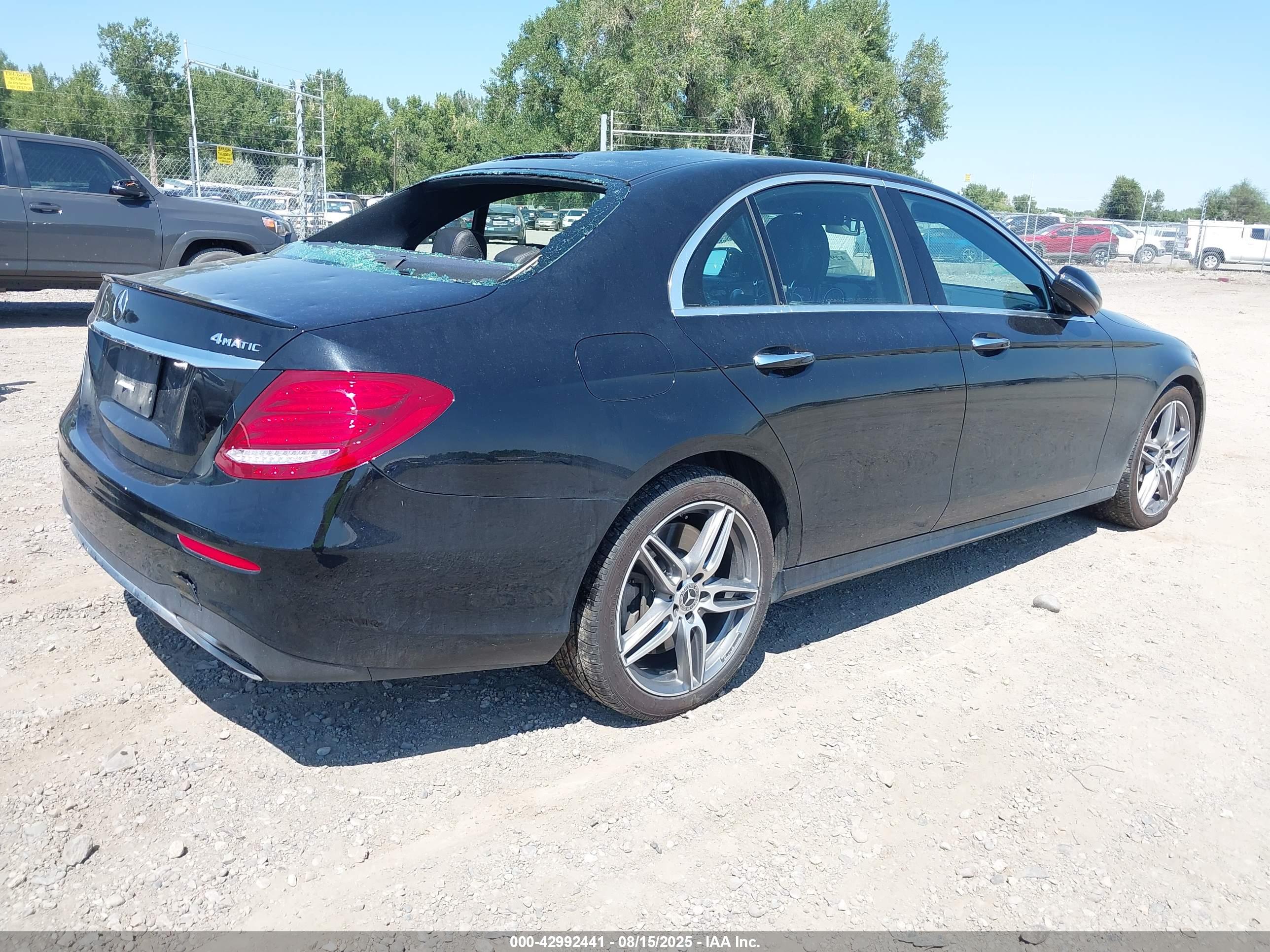 MERCEDES-BENZ E image 4