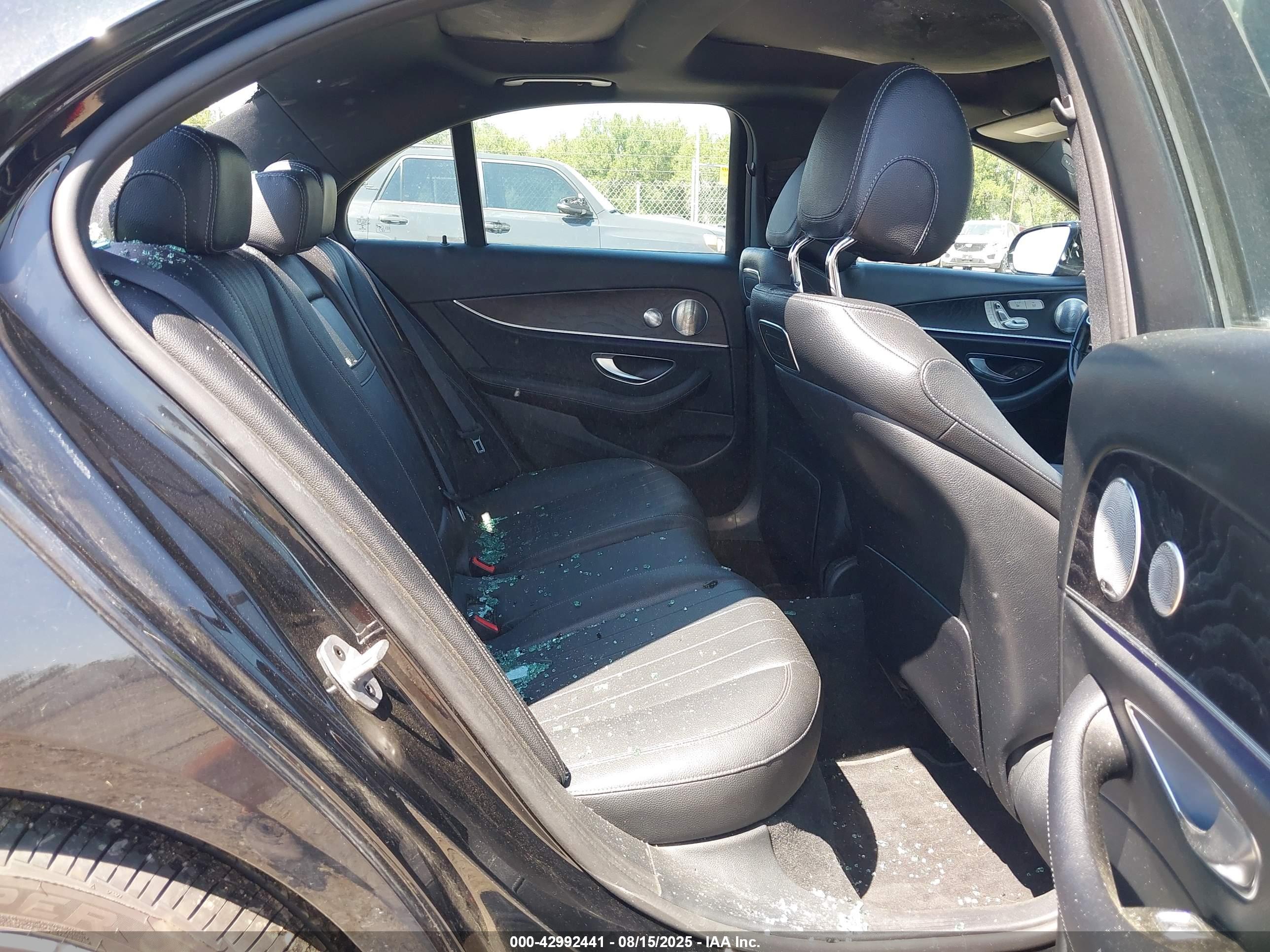 MERCEDES-BENZ E image 8