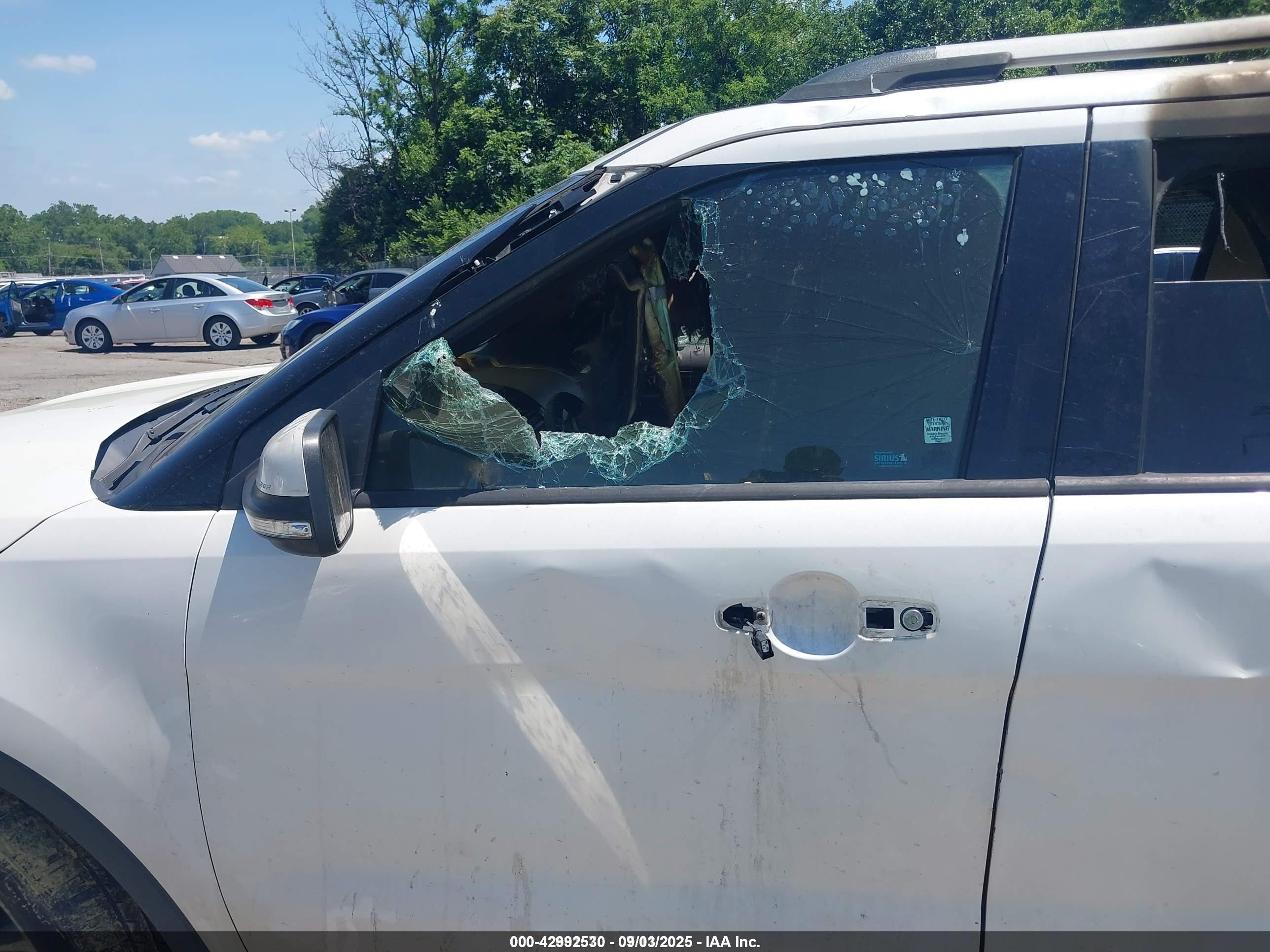 FORD EXPLORER image 6