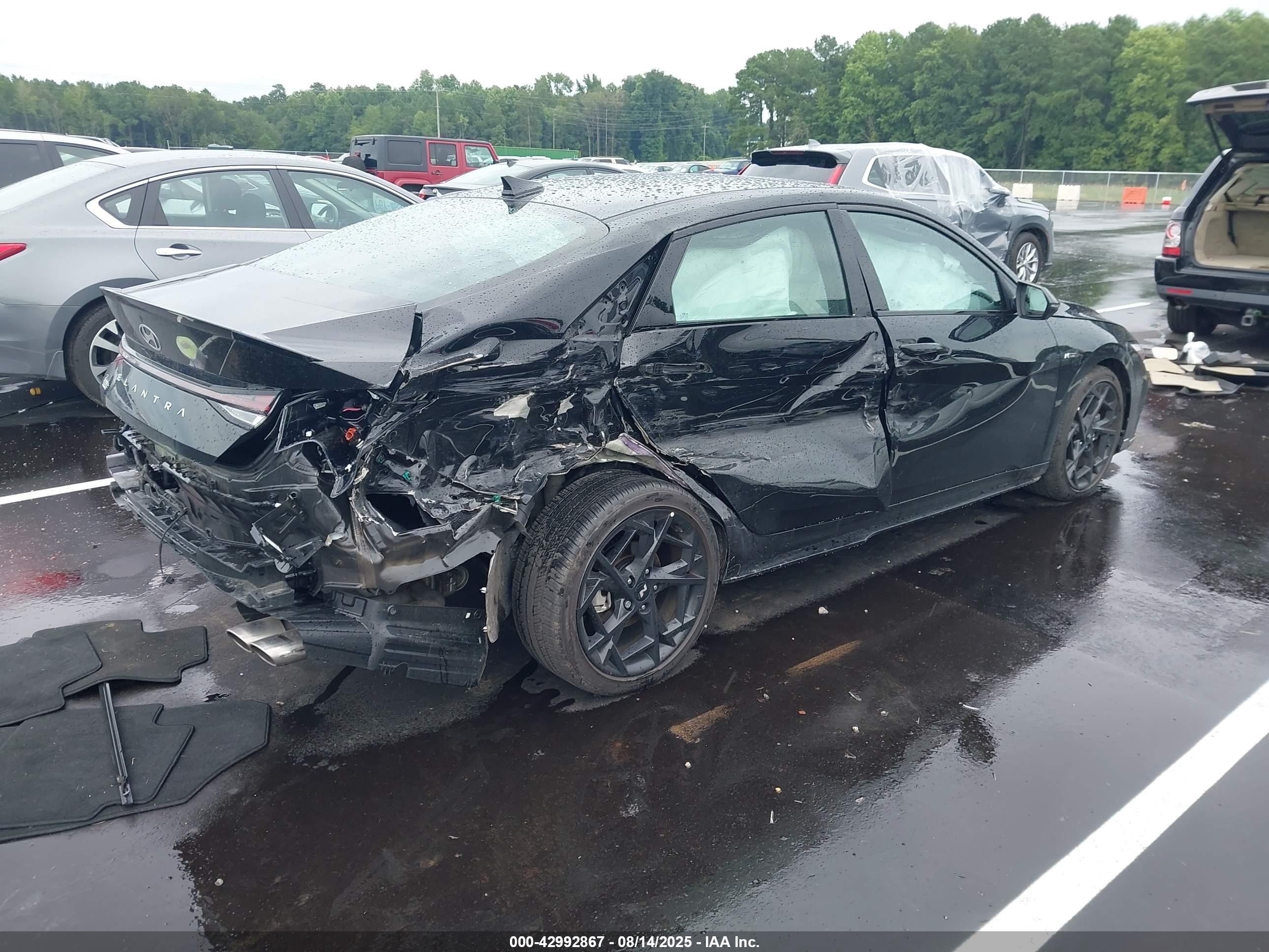 HYUNDAI ELANTRA image 4