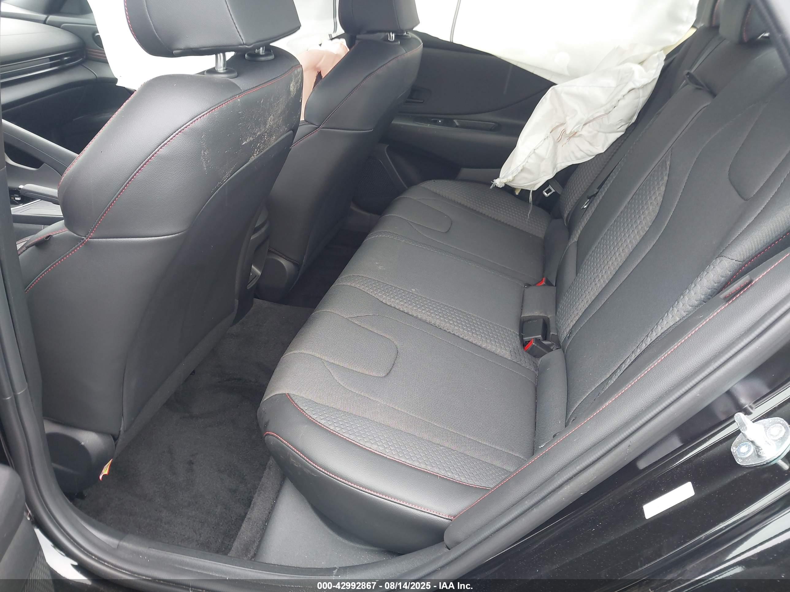 HYUNDAI ELANTRA image 8