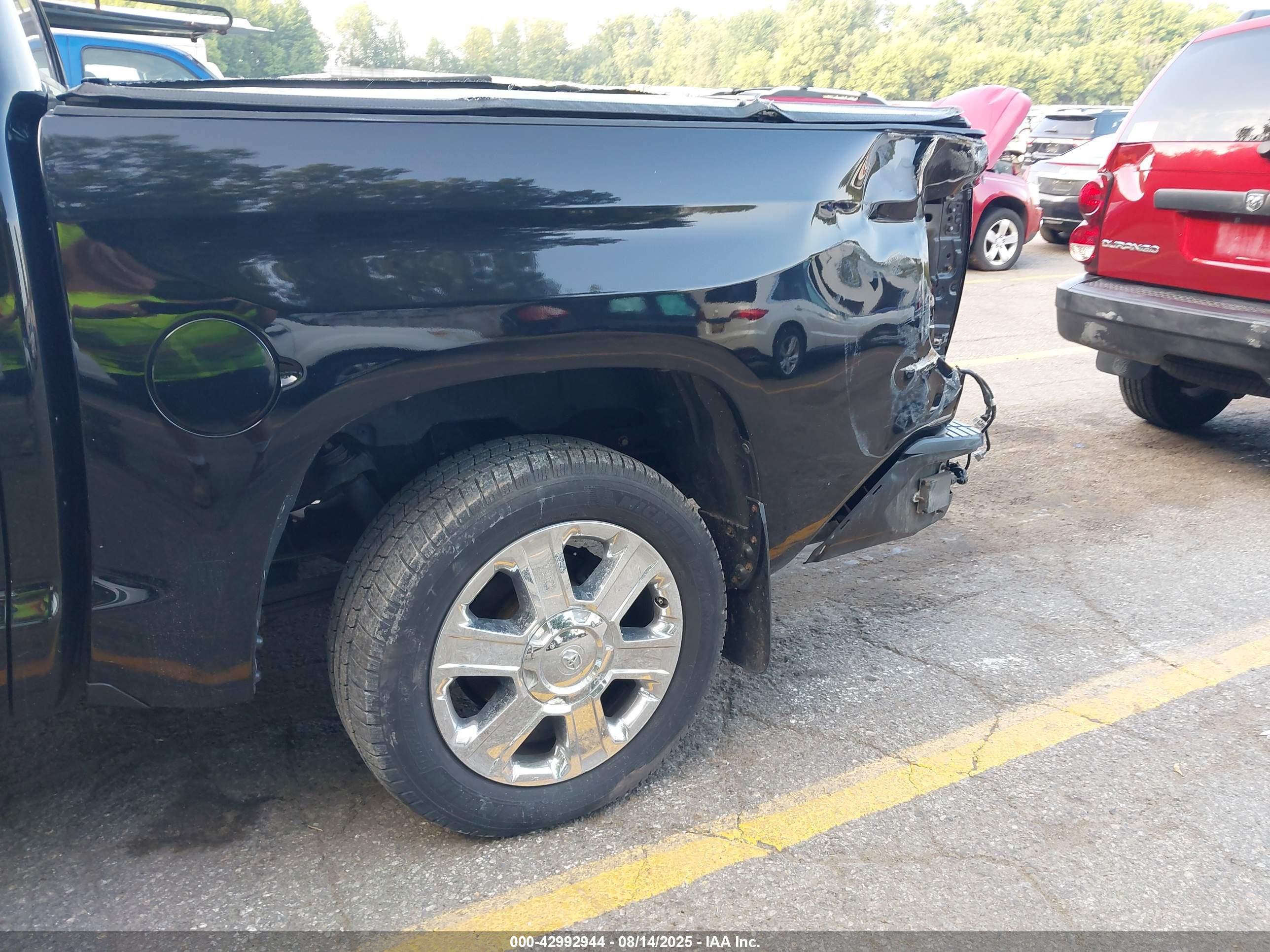 TOYOTA TUNDRA image 6