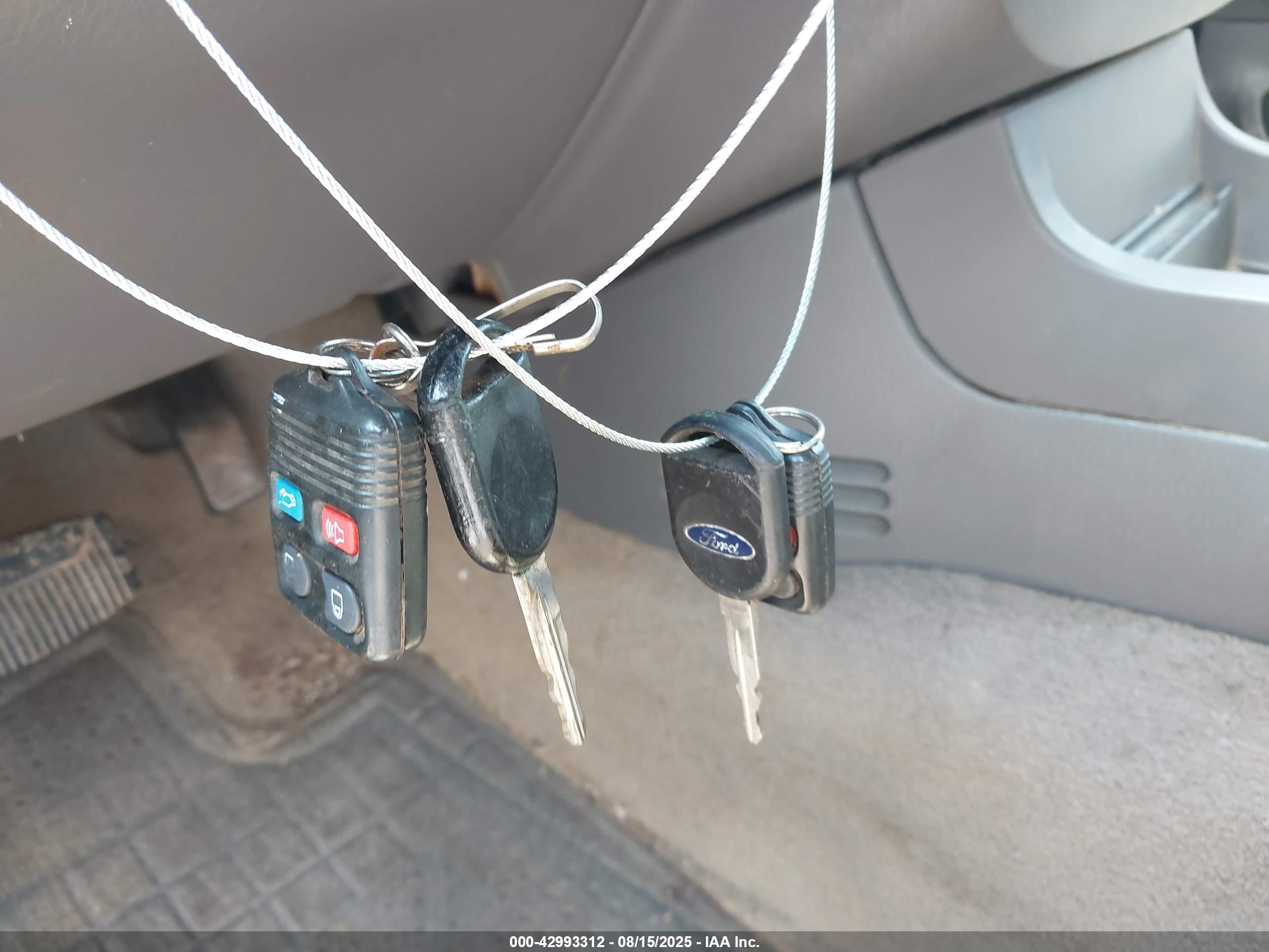 FORD EXPLORER image 11
