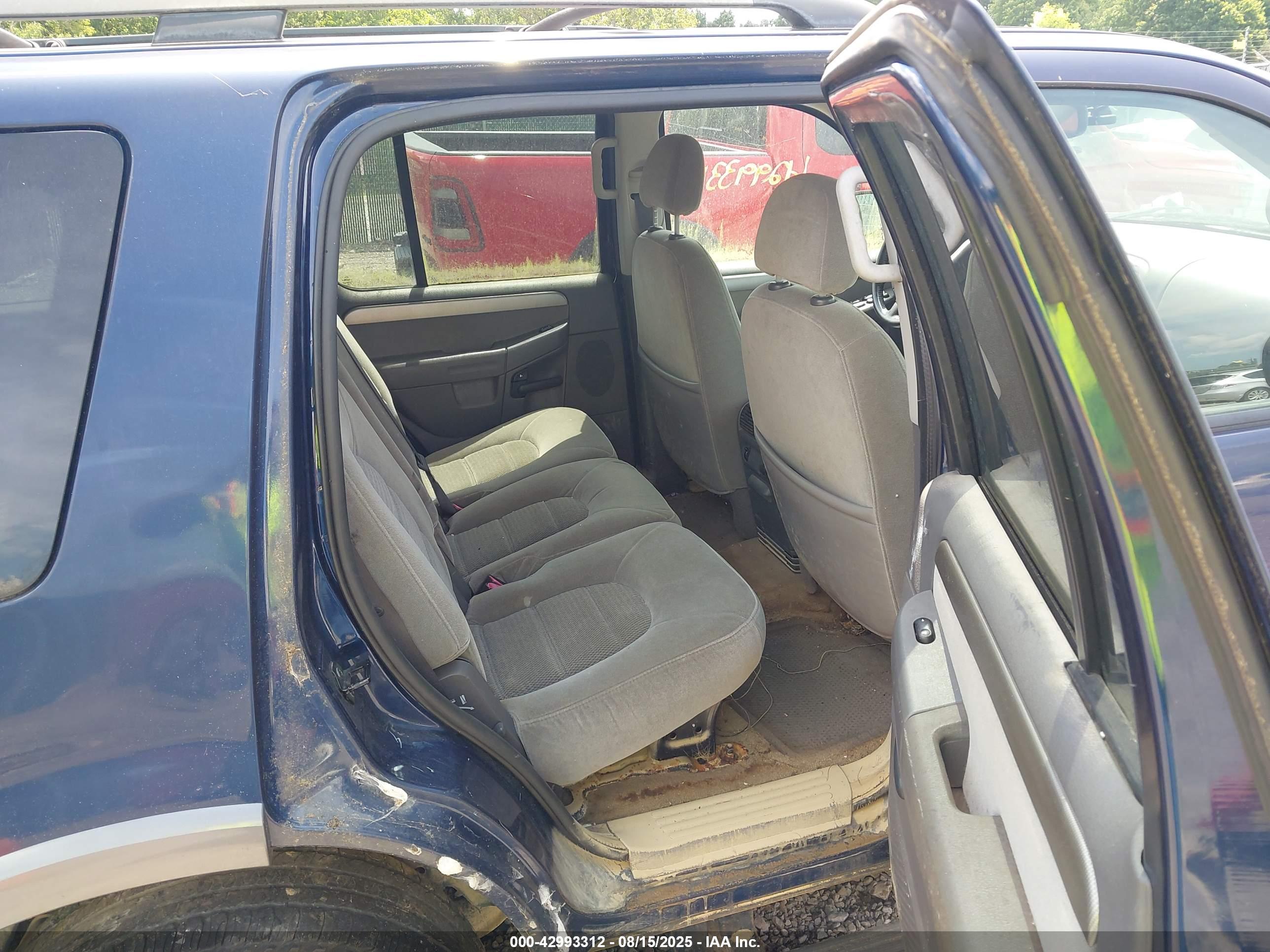 FORD EXPLORER image 8