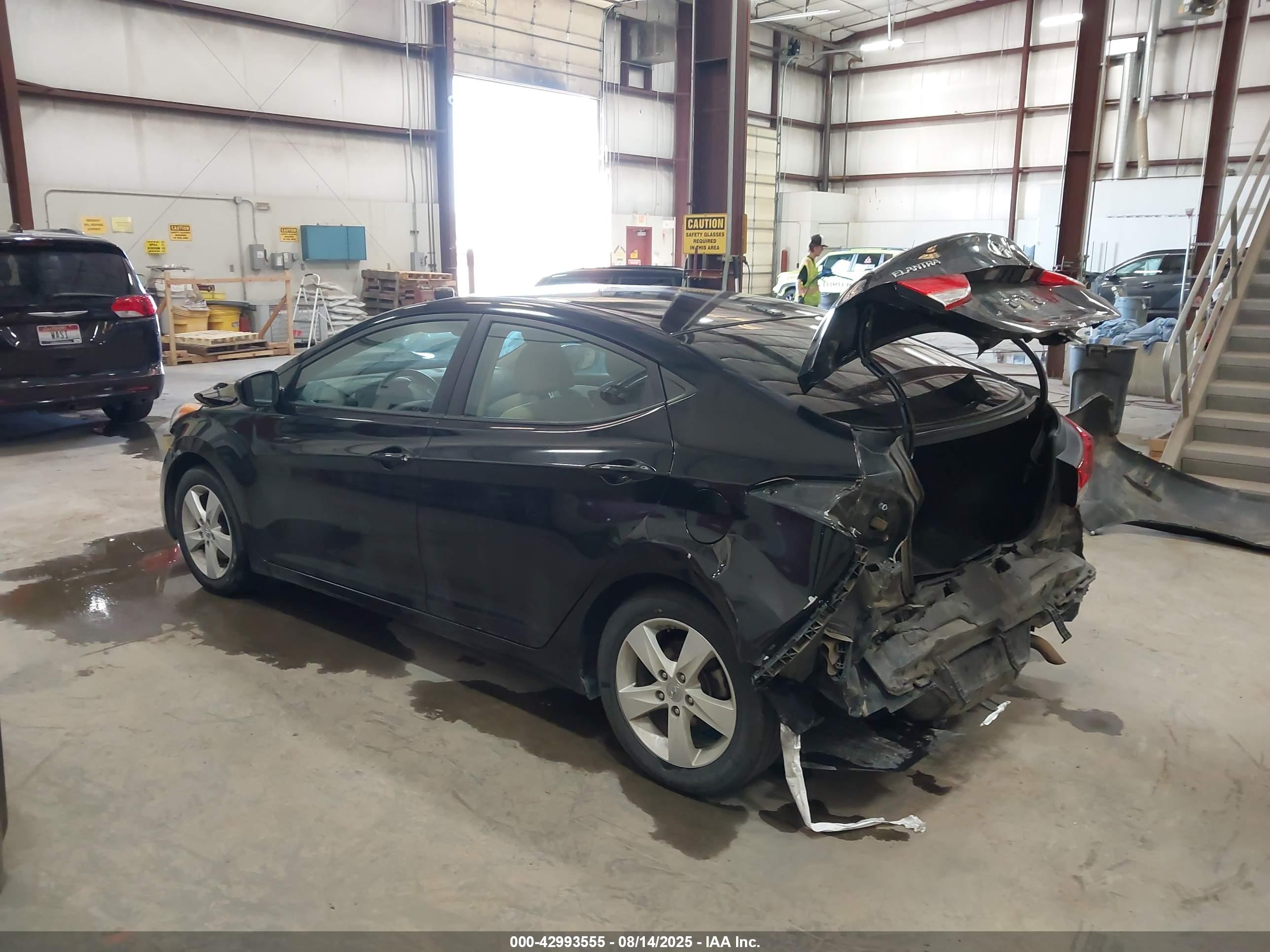 HYUNDAI ELANTRA image 3