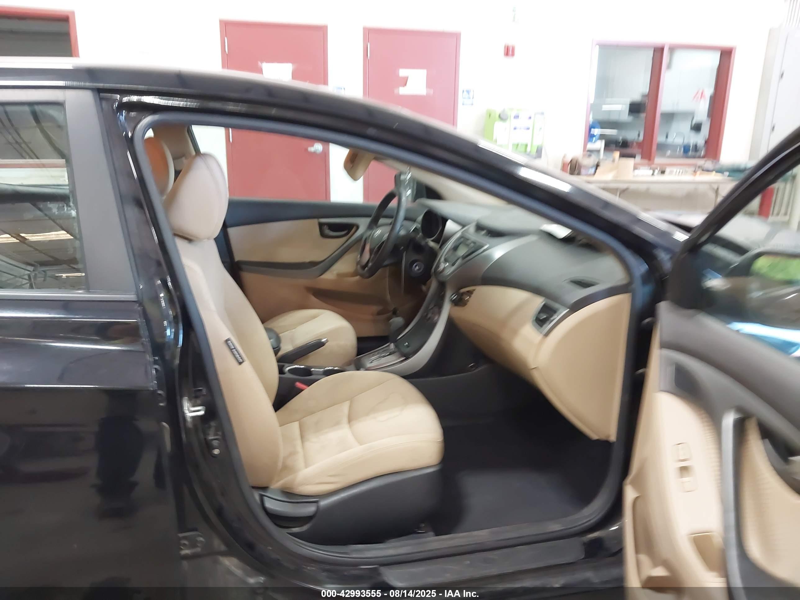 HYUNDAI ELANTRA image 5