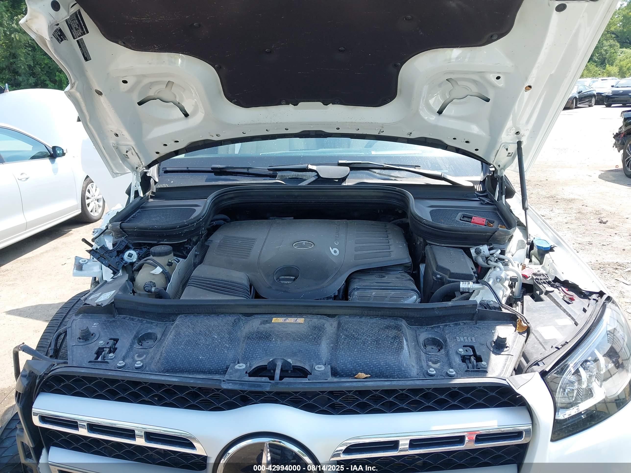 MERCEDES-BENZ GLS image 10