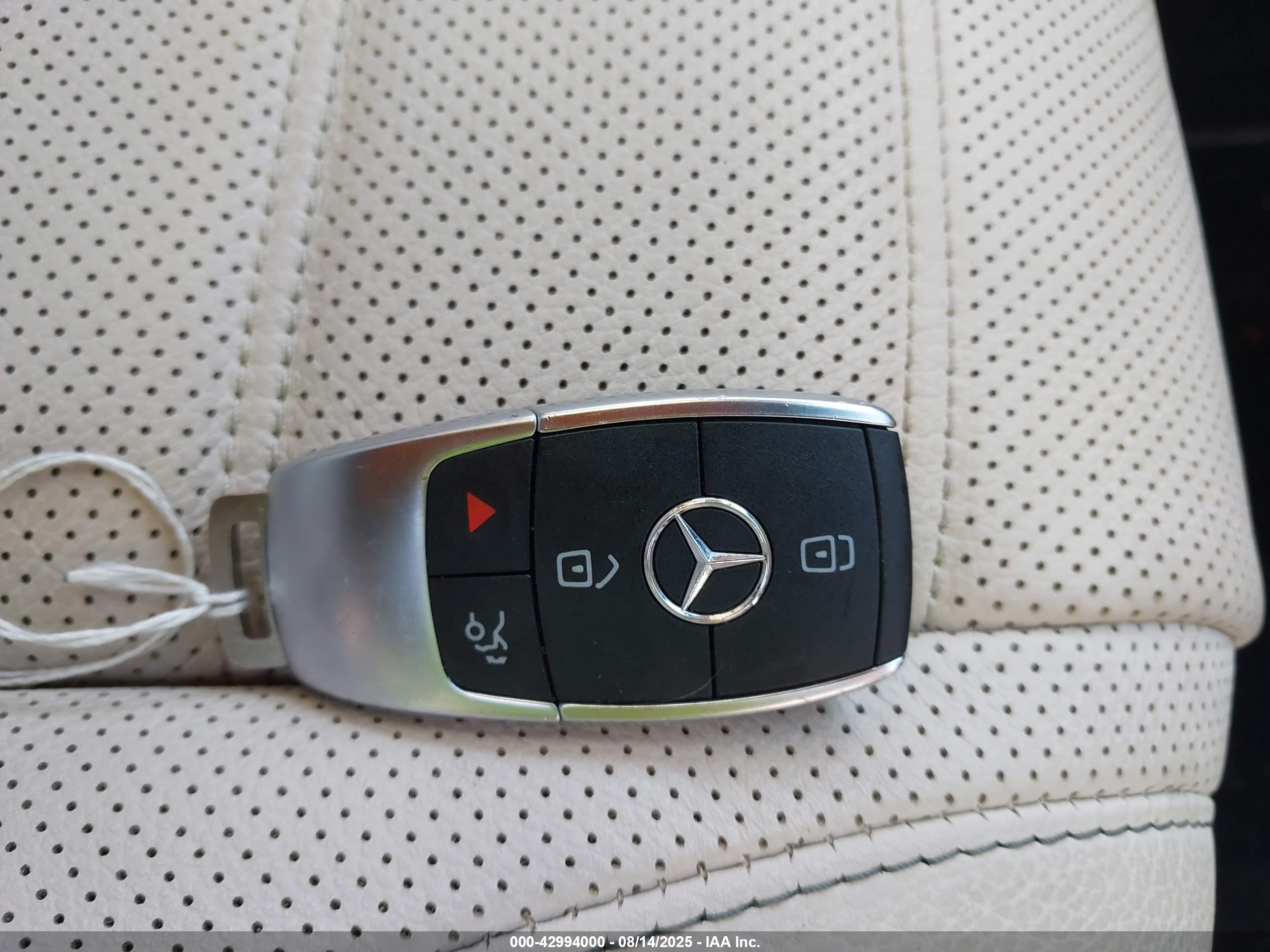 MERCEDES-BENZ GLS image 11