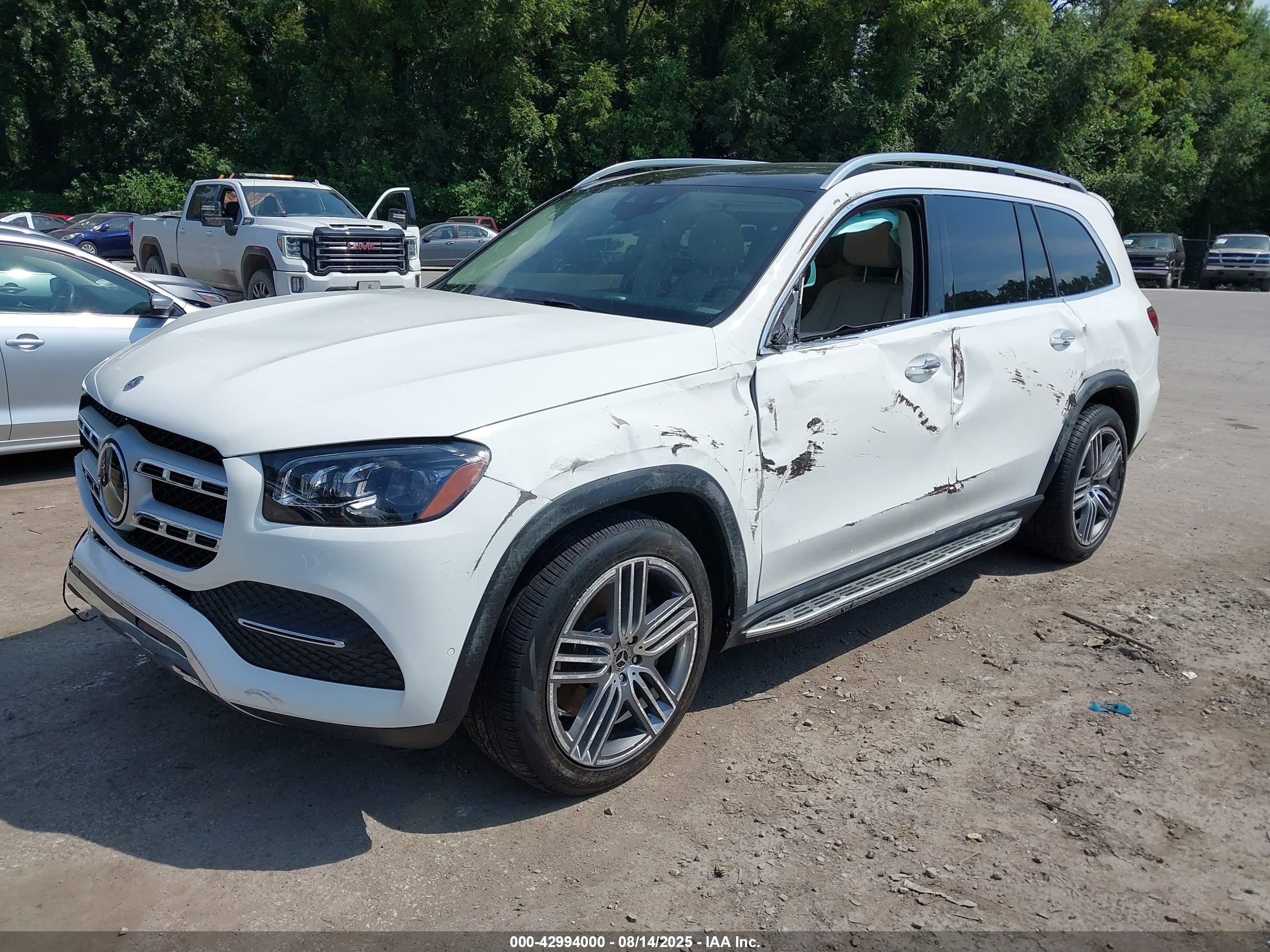 MERCEDES-BENZ GLS image 2