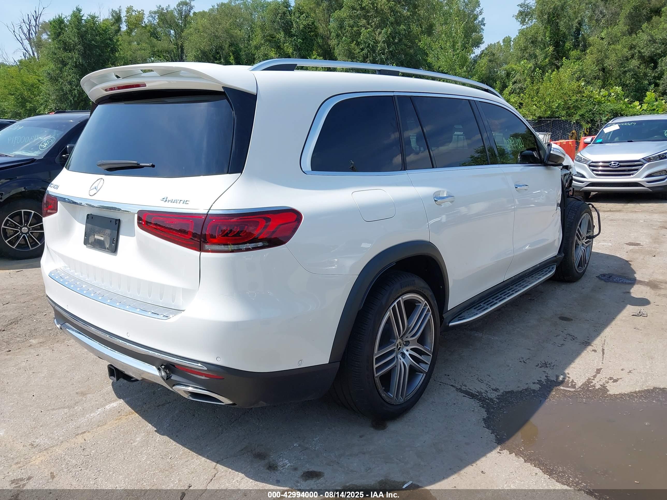 MERCEDES-BENZ GLS image 4